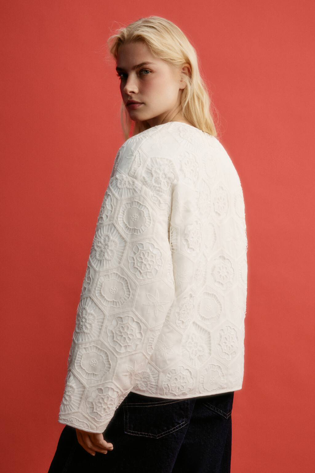 Жакет-бомбер укороченный на петлях с узором - цвет молочный - 4