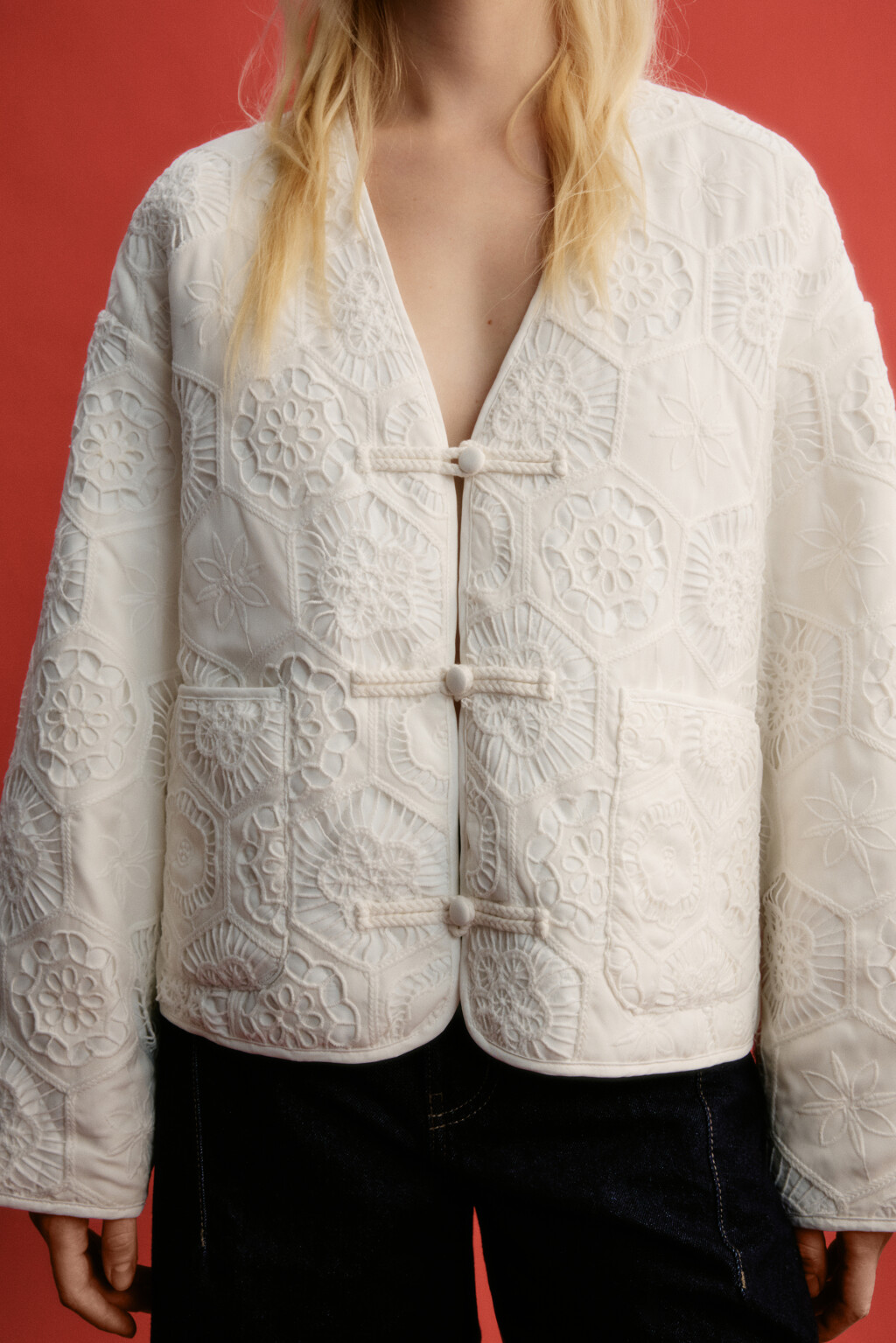 Жакет-бомбер укороченный на петлях с узором - цвет молочный - 6