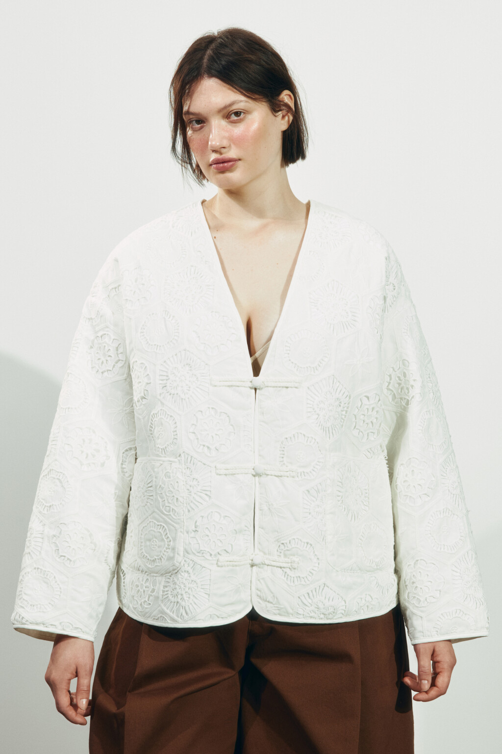 Жакет-бомбер укороченный на петлях с узором - цвет молочный - 2