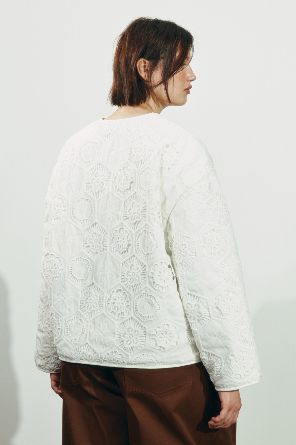 Жакет-бомбер укороченный на петлях с узором - цвет молочный - 3