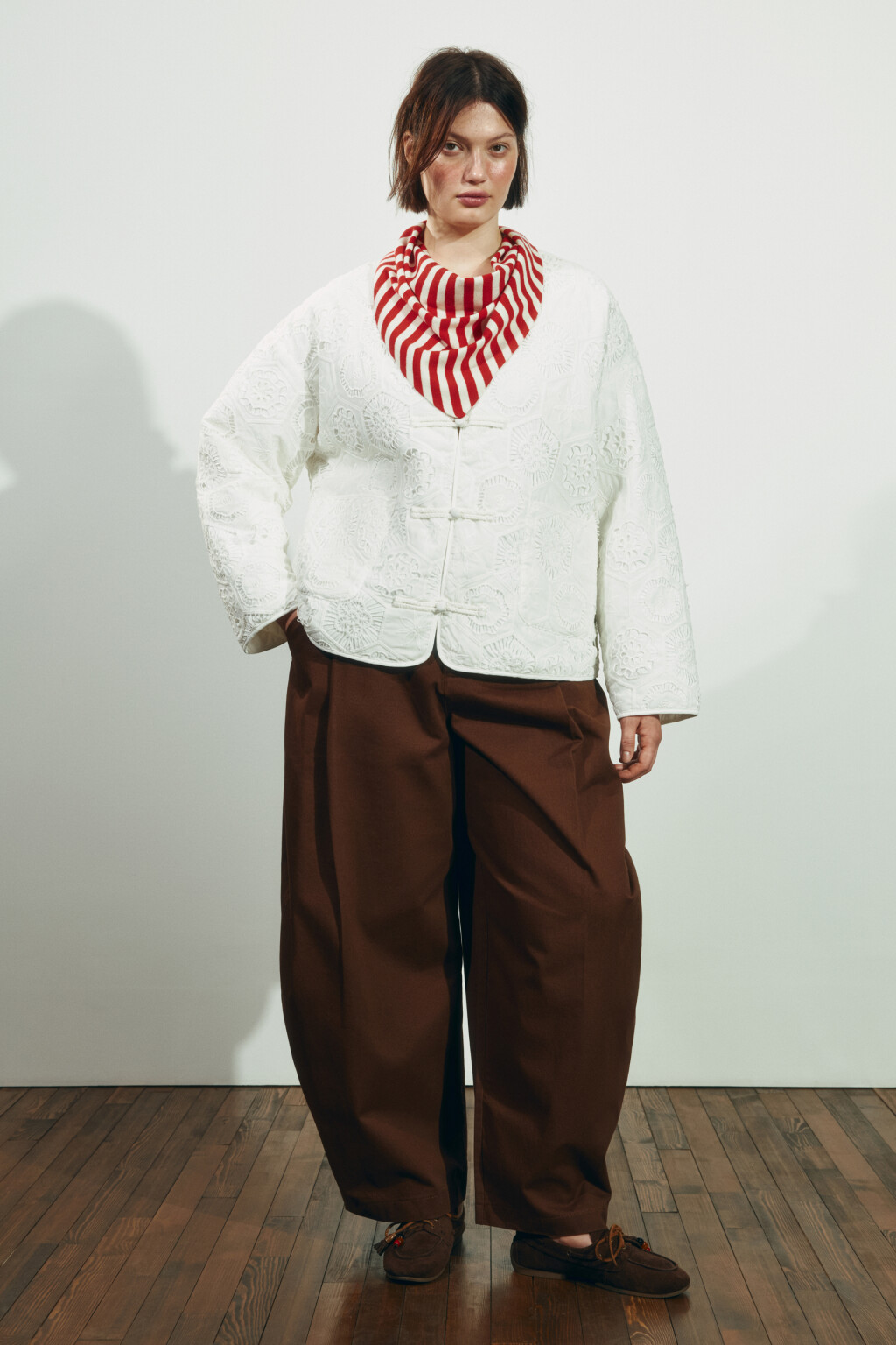 Жакет-бомбер укороченный на петлях с узором - цвет молочный - 4