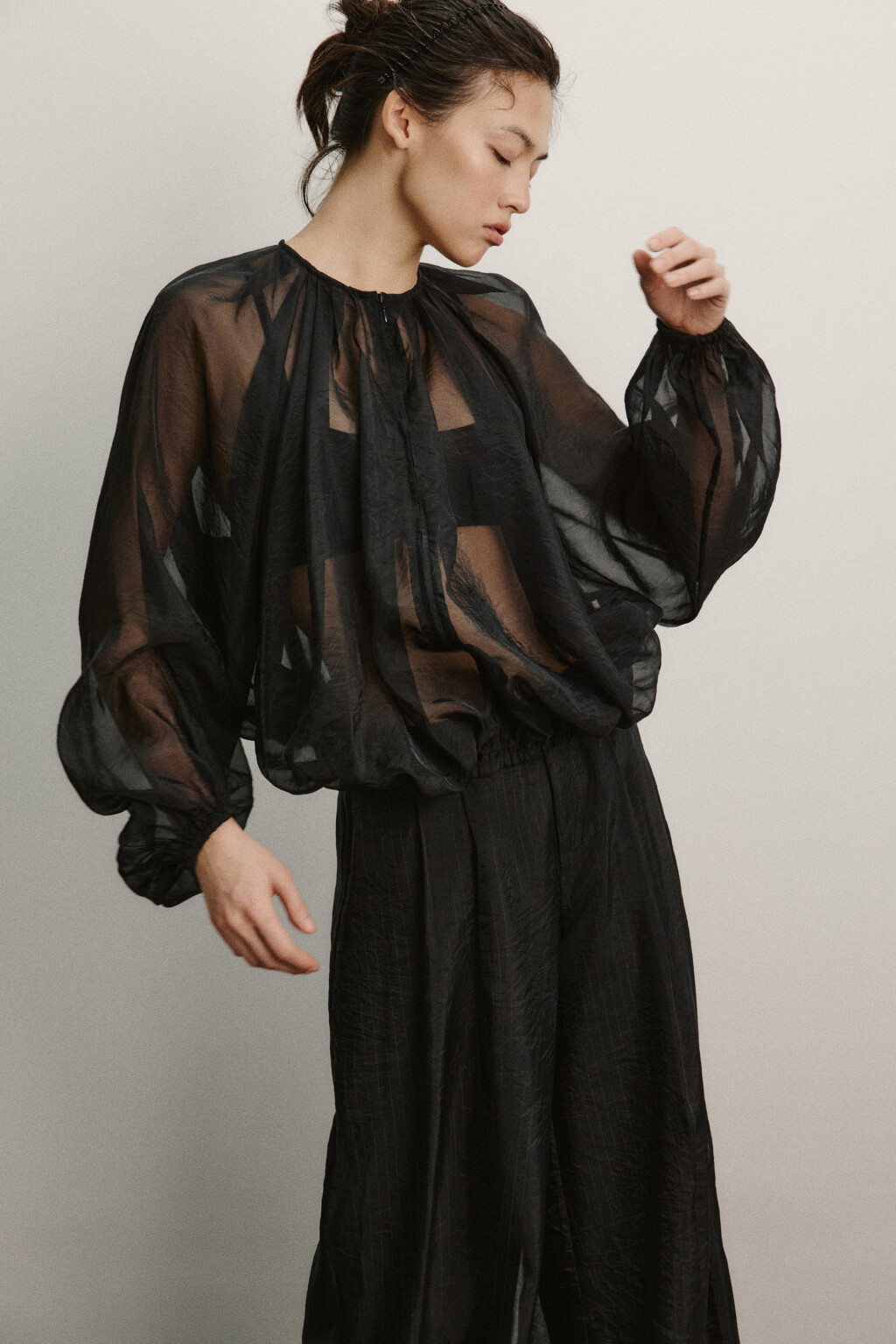 Жакет-бомбер из органзы - цвет черный - 1