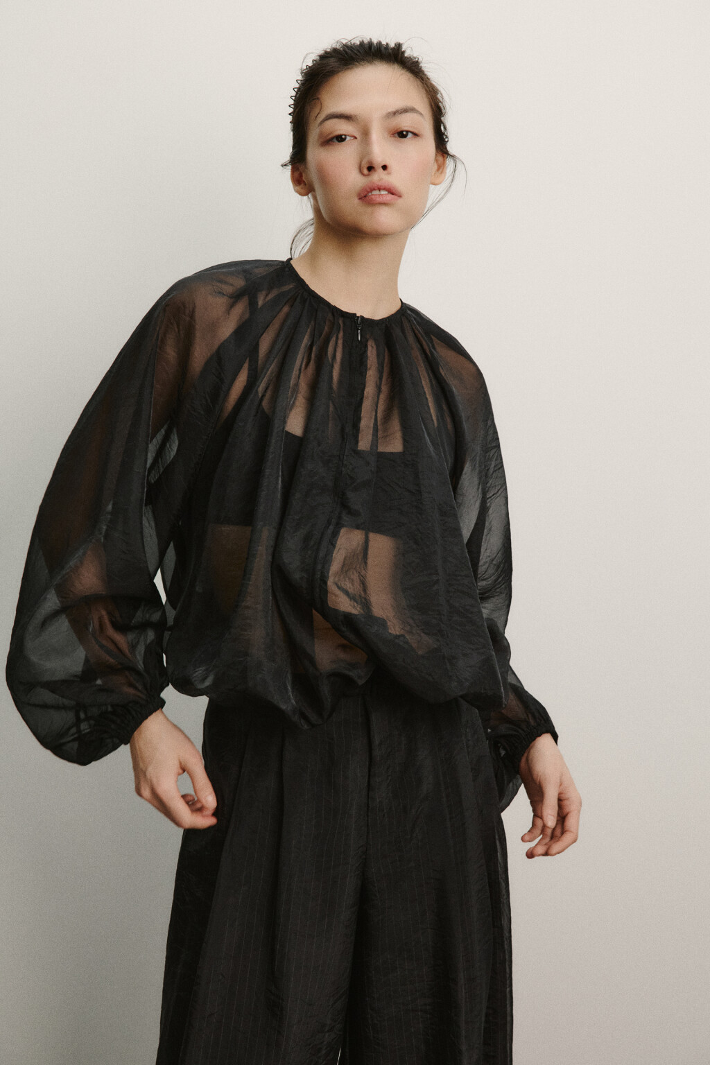 Жакет-бомбер из органзы - цвет черный - 2