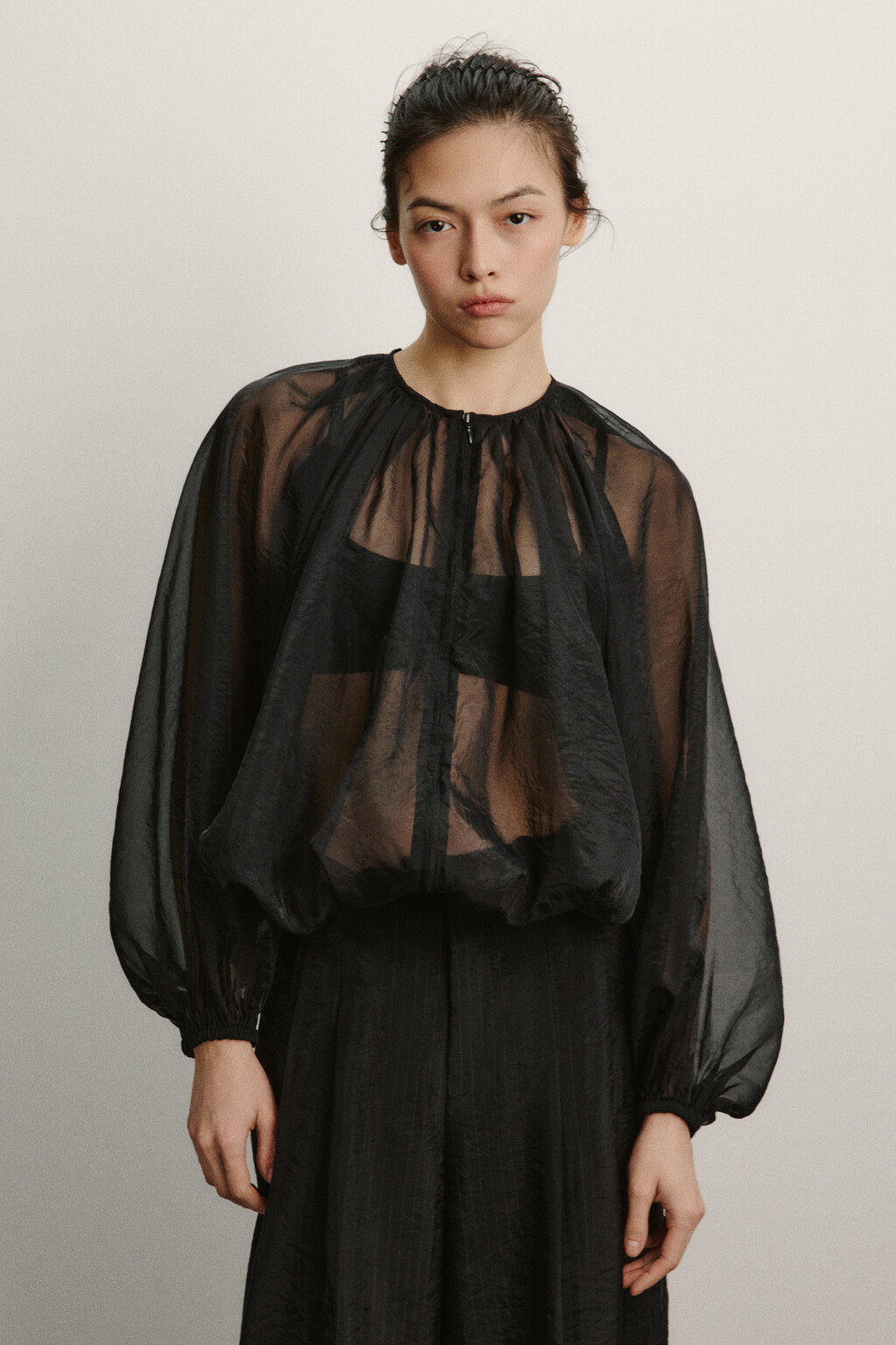 Жакет-бомбер из органзы - цвет черный - 3