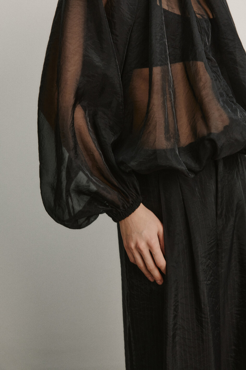 Жакет-бомбер из органзы - цвет черный - 7