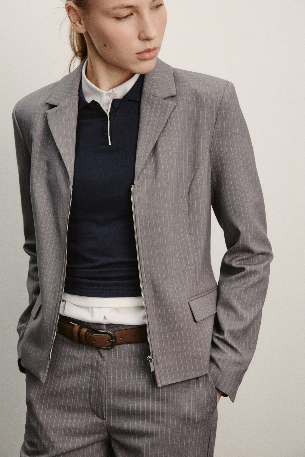 Пиджак приталенный на молнии в полоску - цвет серый - 1
