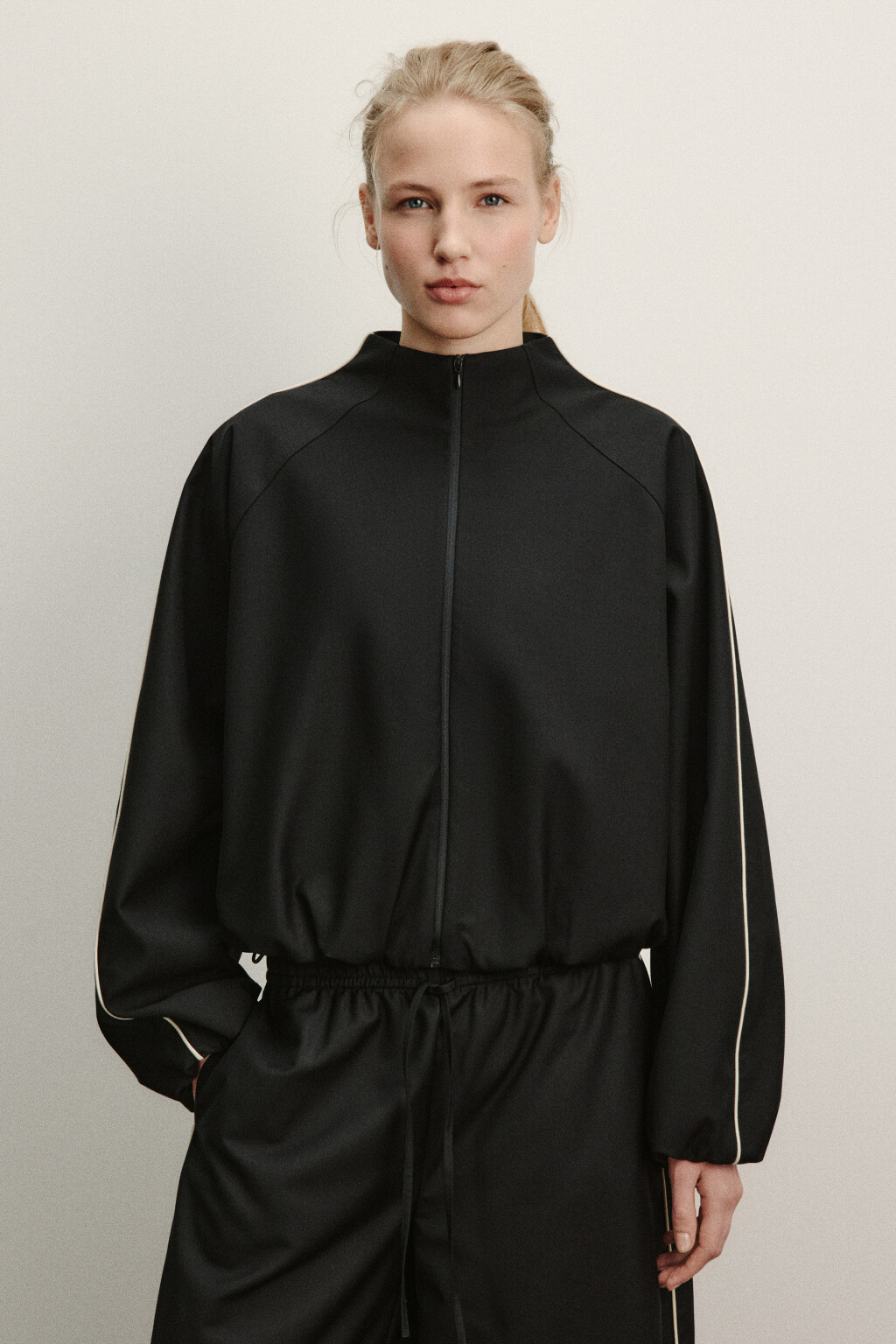 Худи-олимпийка с лампасами - цвет черный - 2