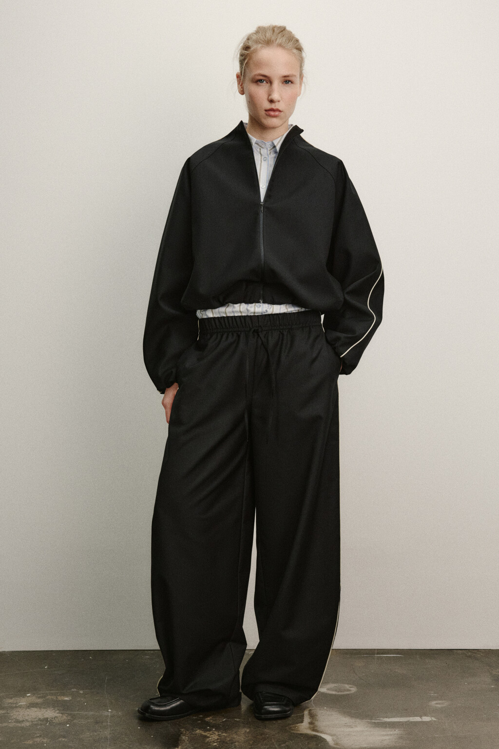 Худи-олимпийка с лампасами - цвет черный - 4