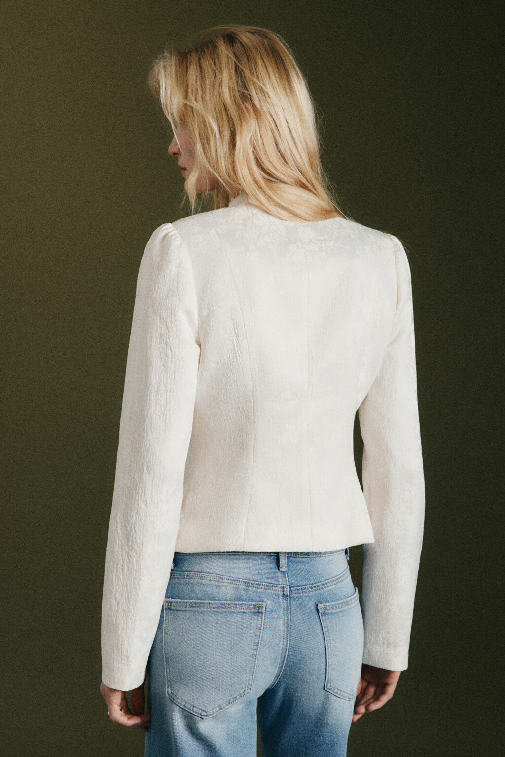 Жакет приталенный с ажурным узором - цвет молочный - 4