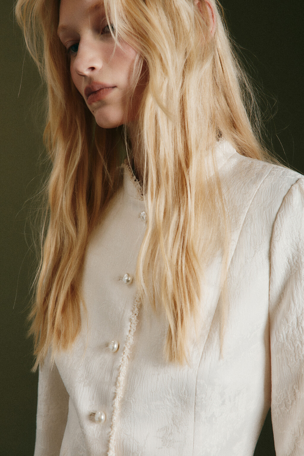 Жакет приталенный с ажурным узором - цвет молочный - 6