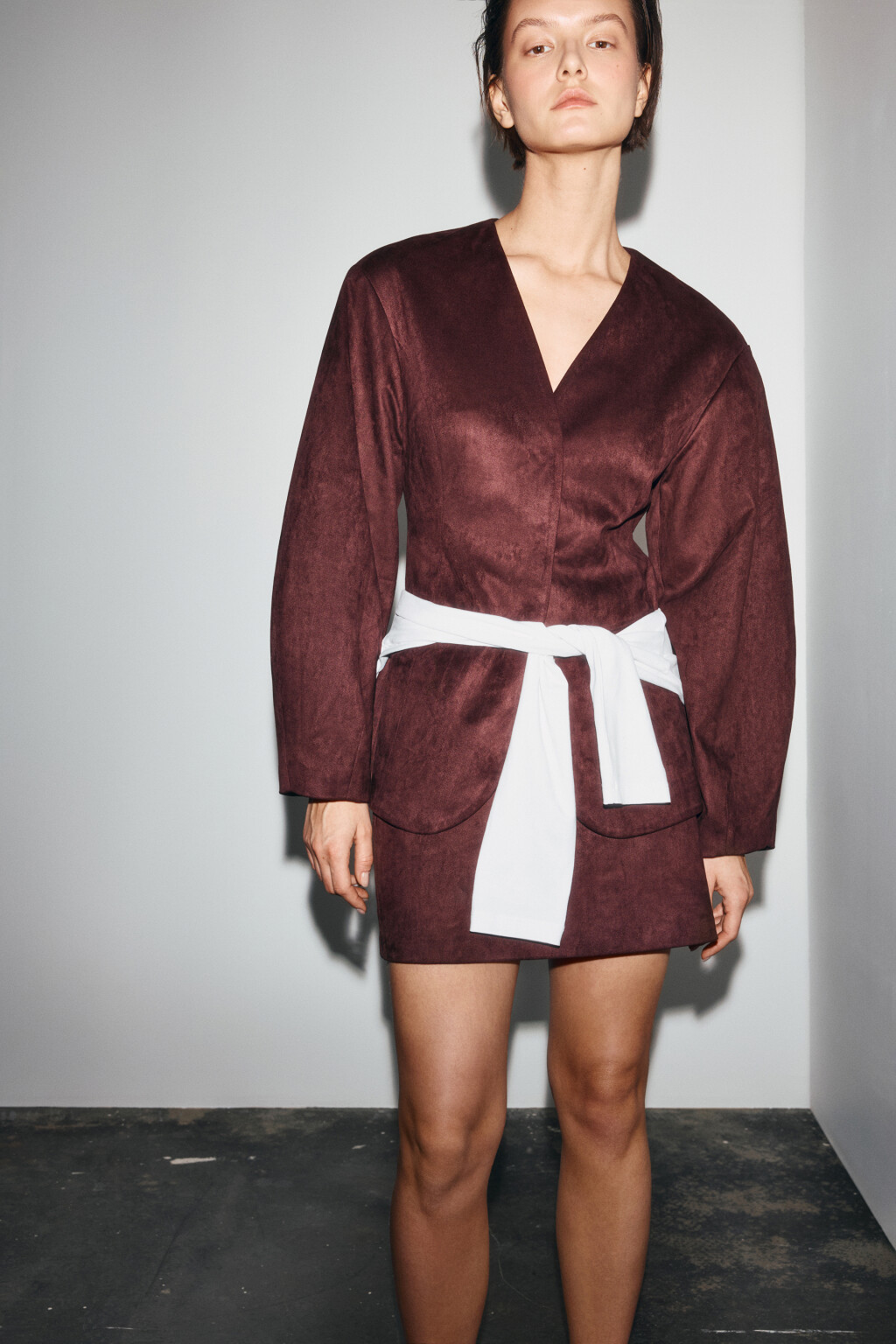 Пиджак приталенный с замшевой фактурой - цвет коричневый - 1