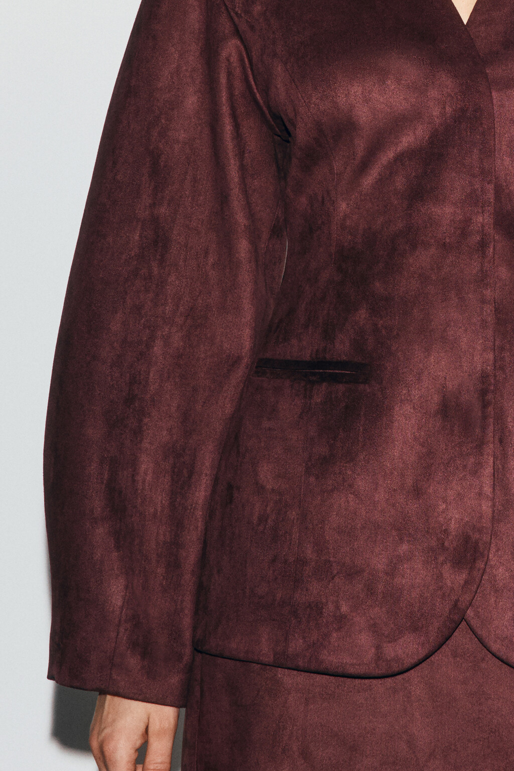 Пиджак приталенный с замшевой фактурой - цвет коричневый - 7