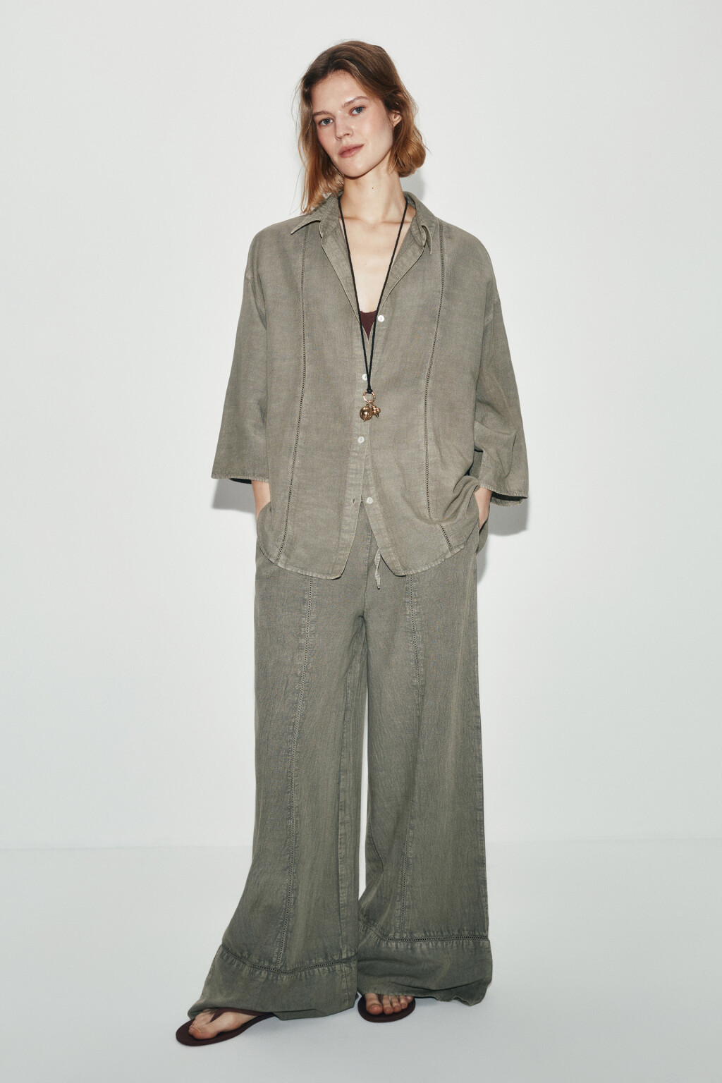 Брюки wide leg со средней посадкой и льном - цвет зеленый - 4