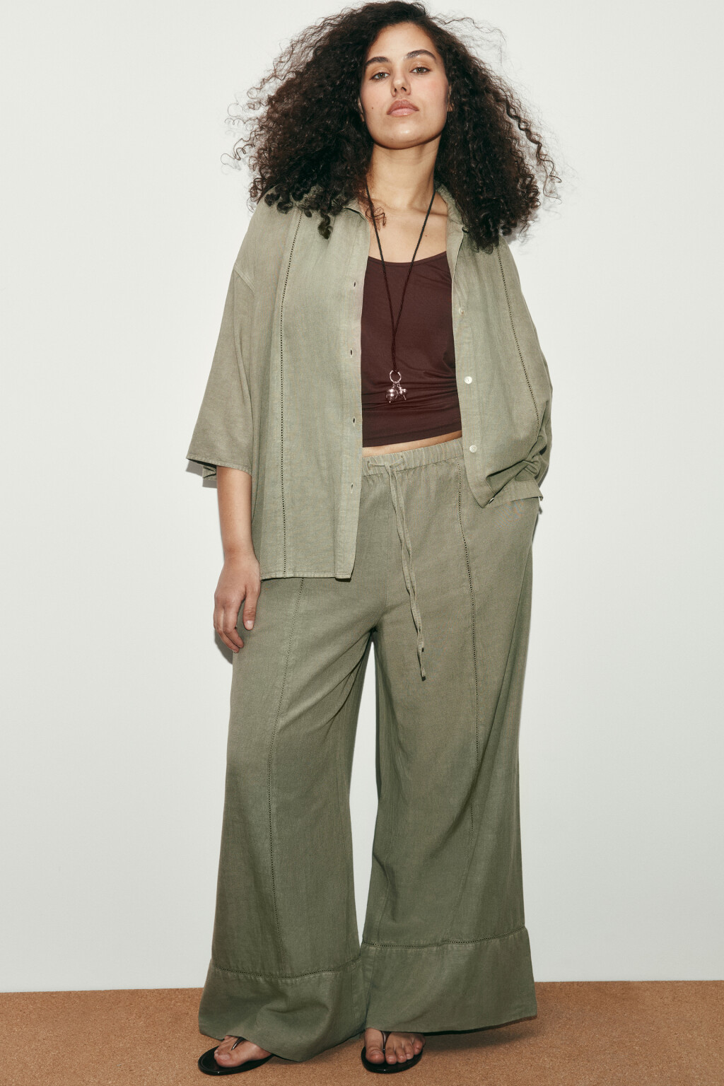 Брюки wide leg со средней посадкой и льном - цвет зеленый - 1