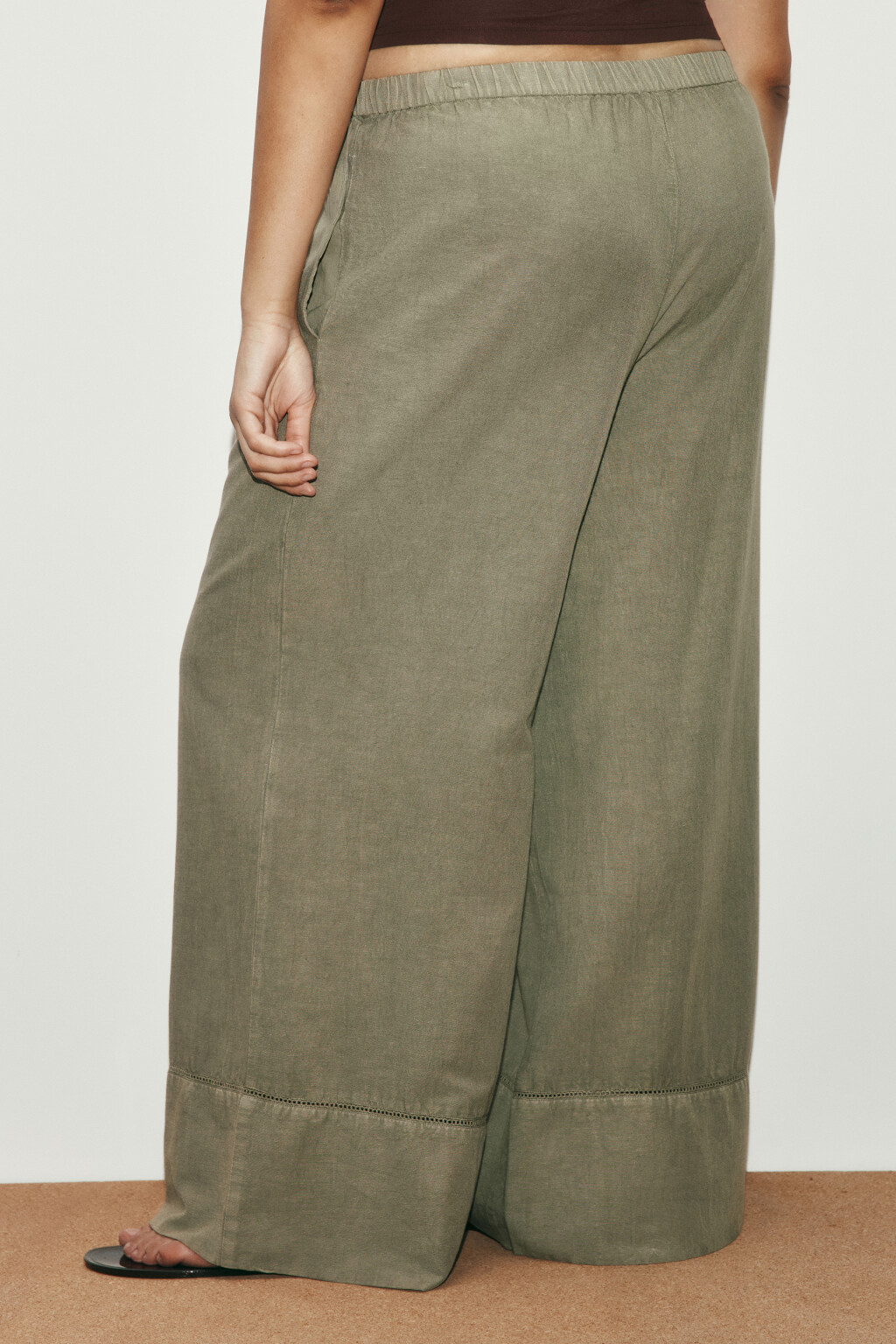 Брюки wide leg со средней посадкой и льном - цвет зеленый - 3