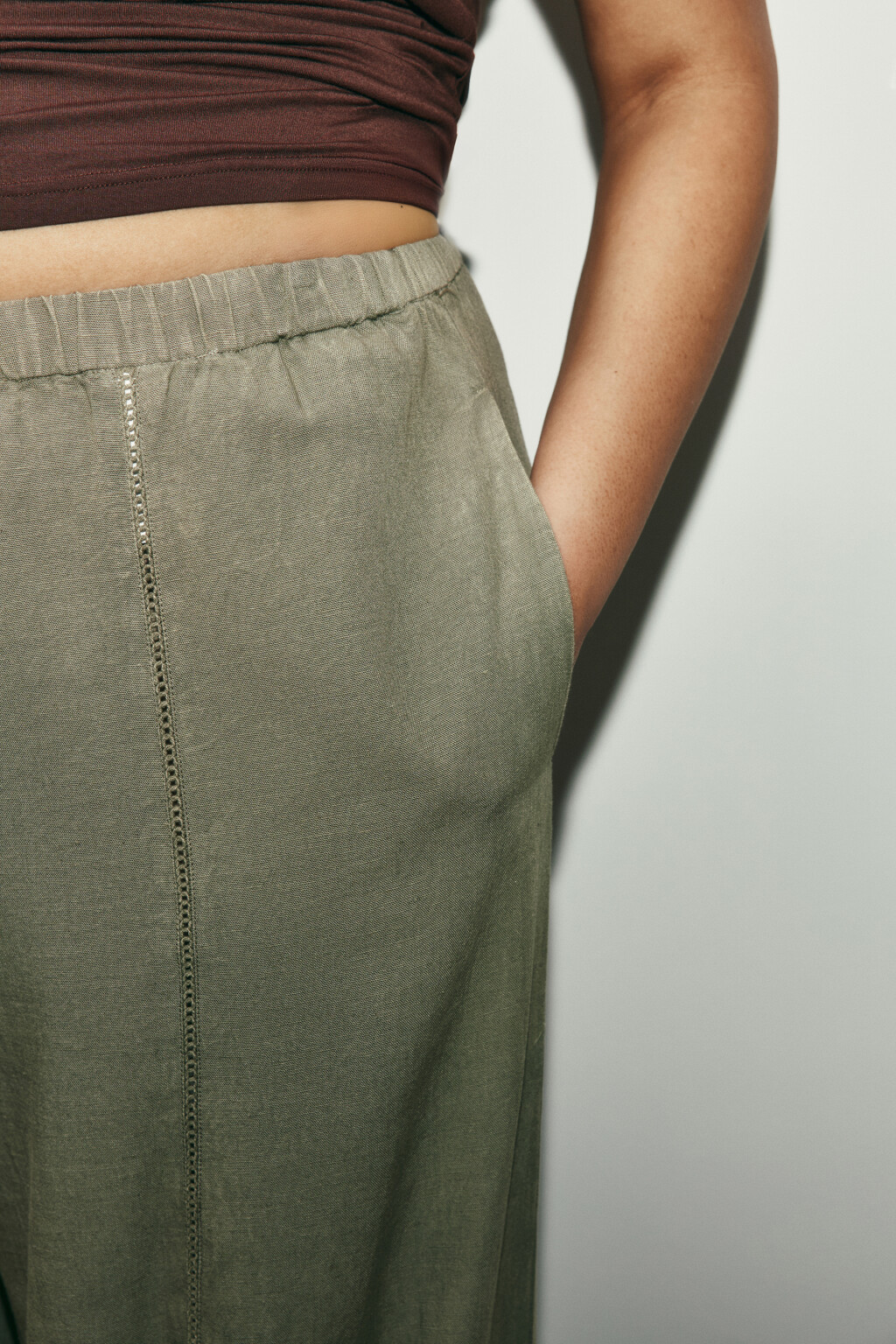 Брюки wide leg со средней посадкой и льном - цвет зеленый - 6