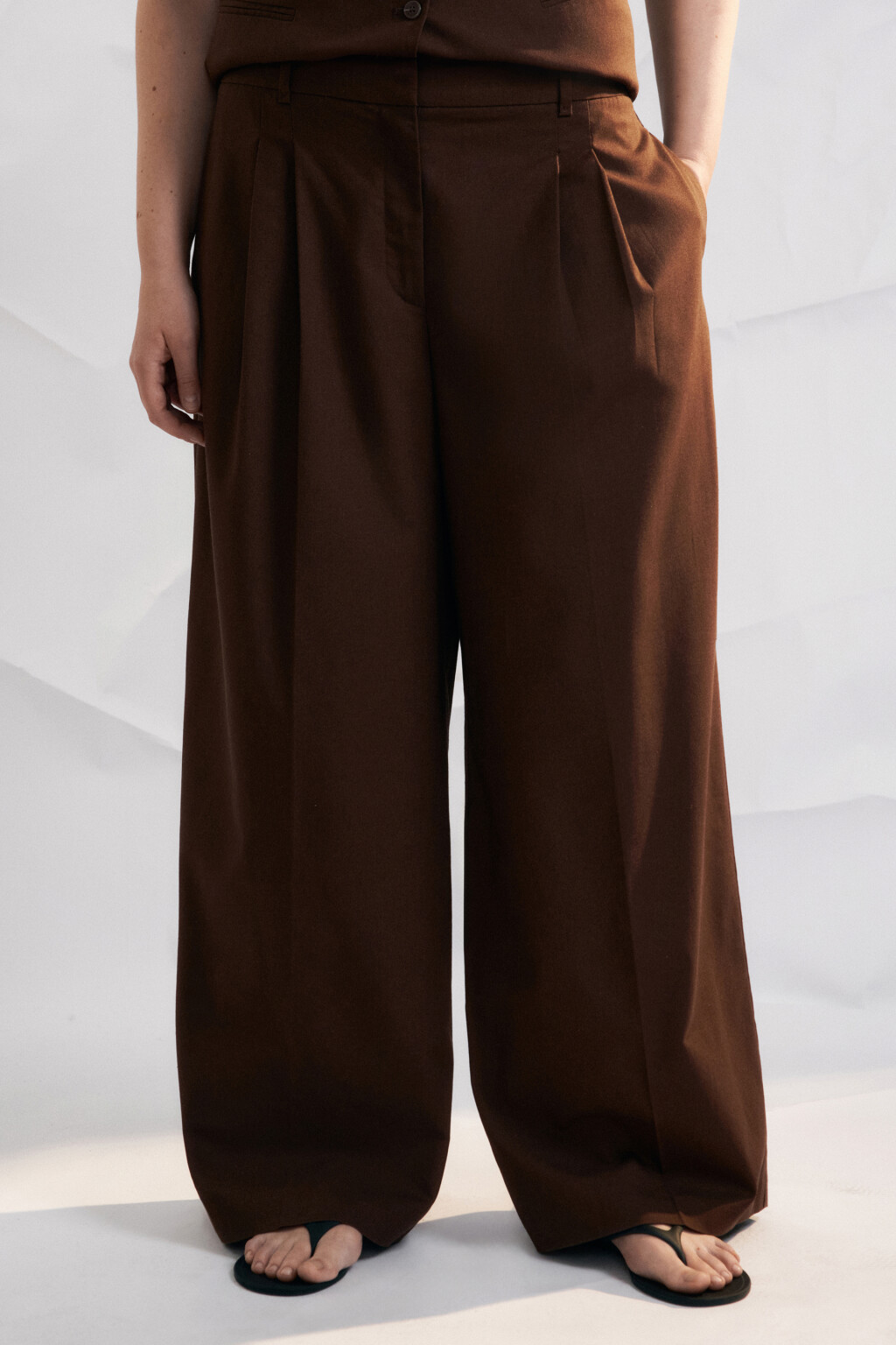 Брюки широкие костюмные с высокой посадкой - цвет коричневый - 2