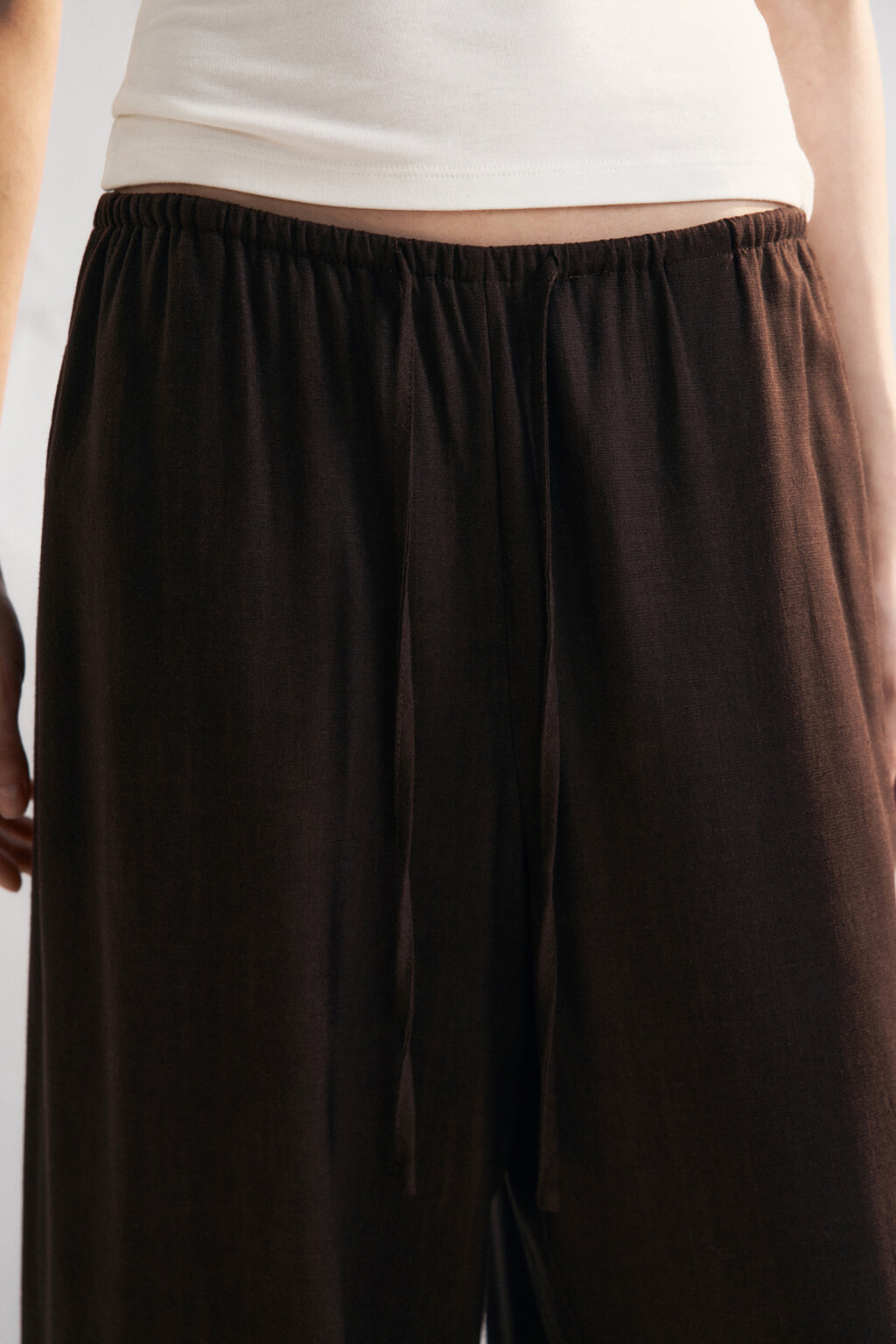 Брюки широкие вискозные на завязках со льном - цвет коричневый - 5
