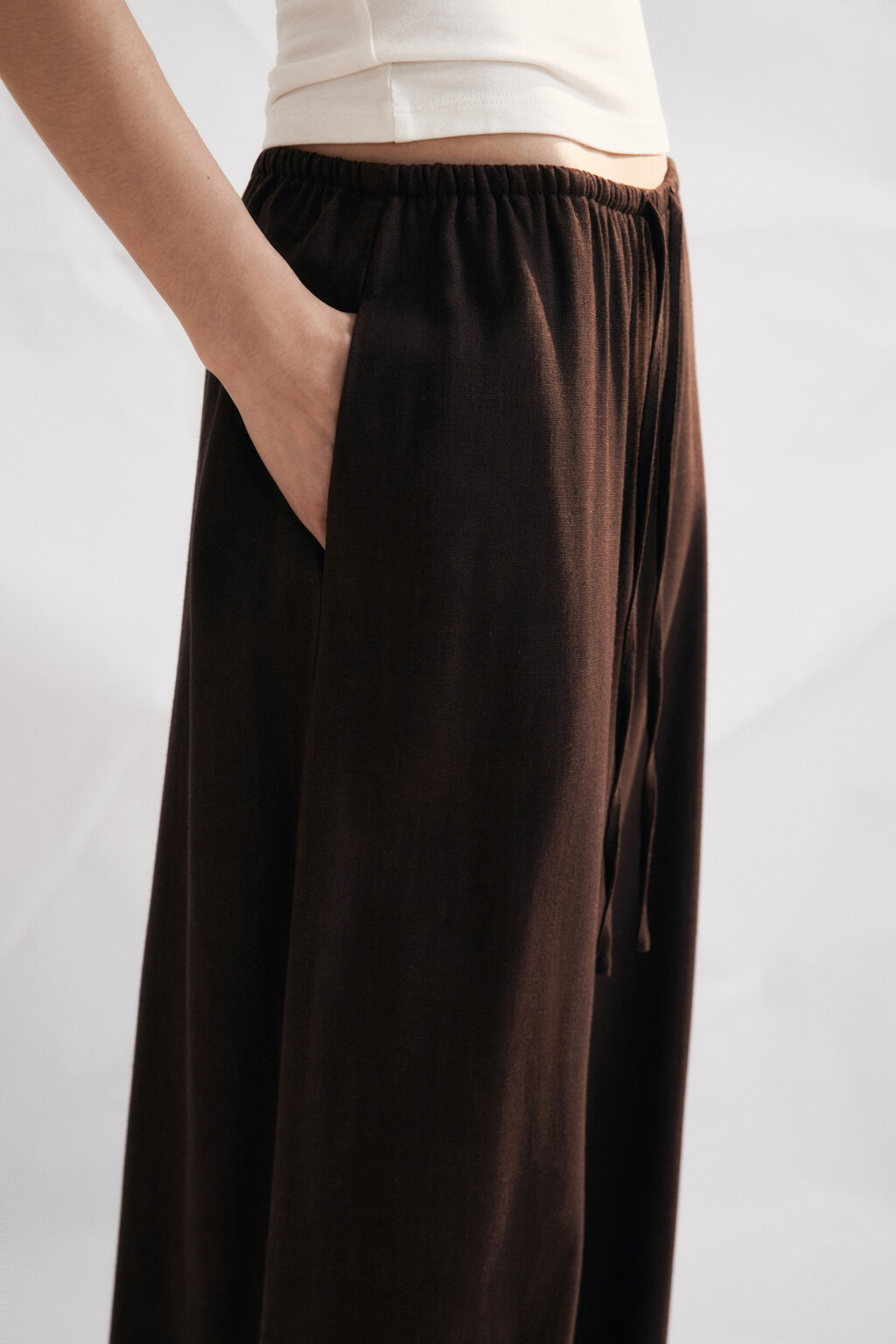 Брюки широкие вискозные на завязках со льном - цвет коричневый - 6