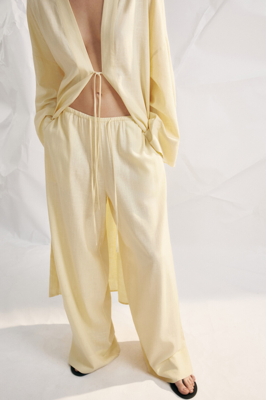 Брюки широкие вискозные на завязках со льном - цвет ванильный - 1