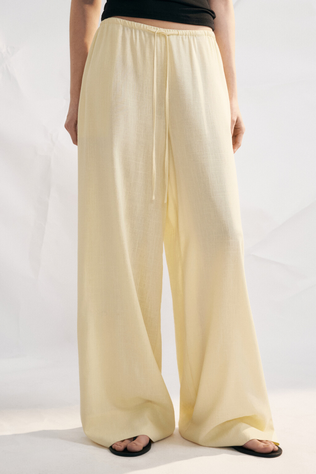 Брюки широкие вискозные на завязках со льном - цвет ванильный - 2