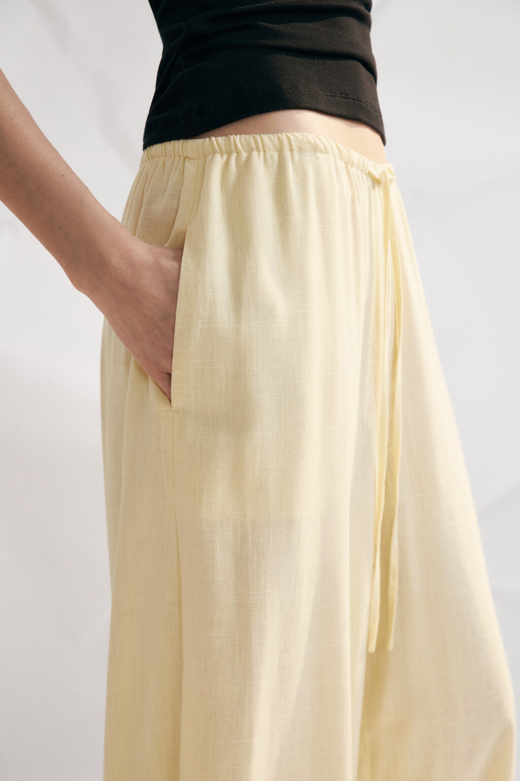 Брюки широкие вискозные на завязках со льном - цвет ванильный - 6