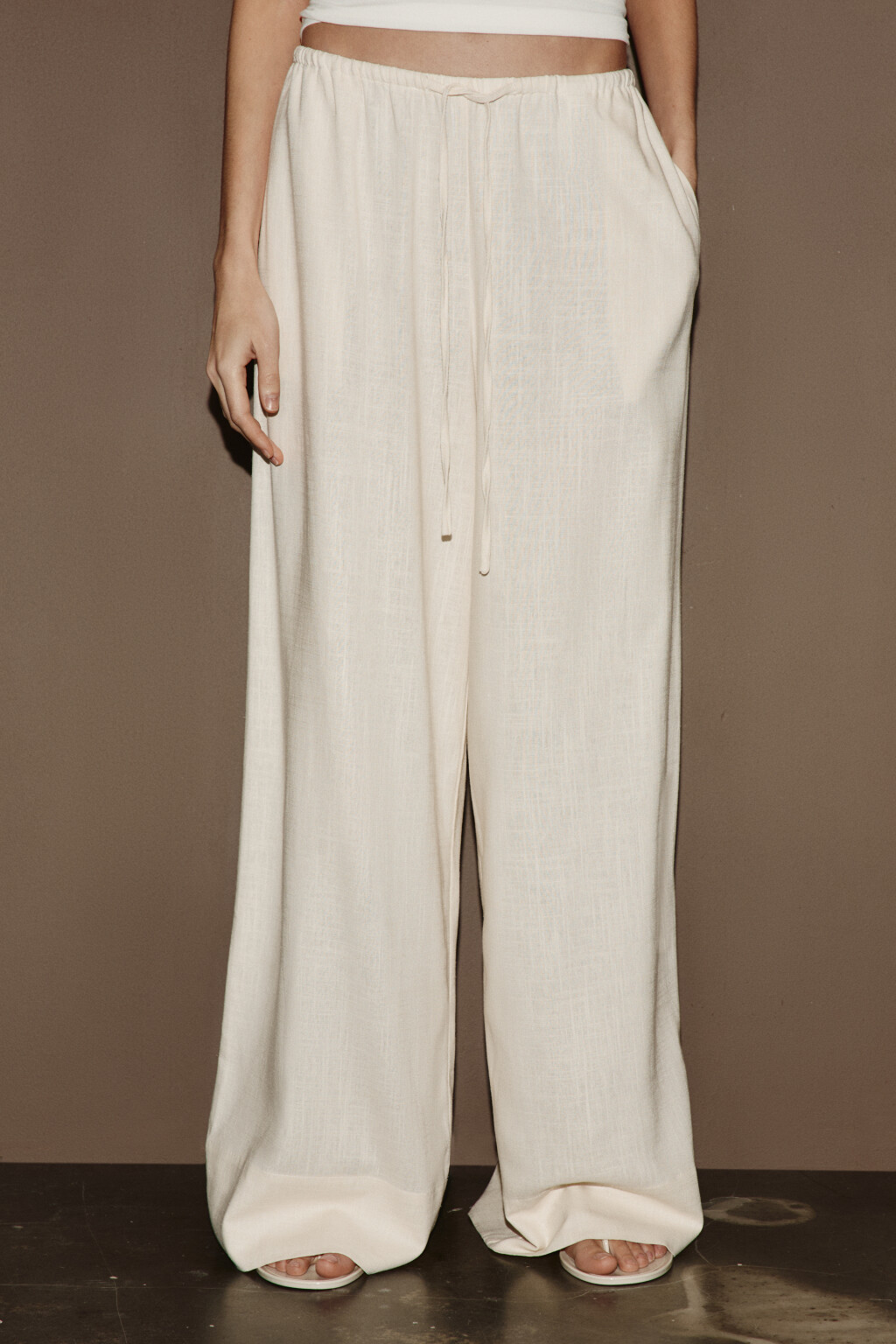Брюки широкие вискозные на завязках со льном - цвет молочный - 2