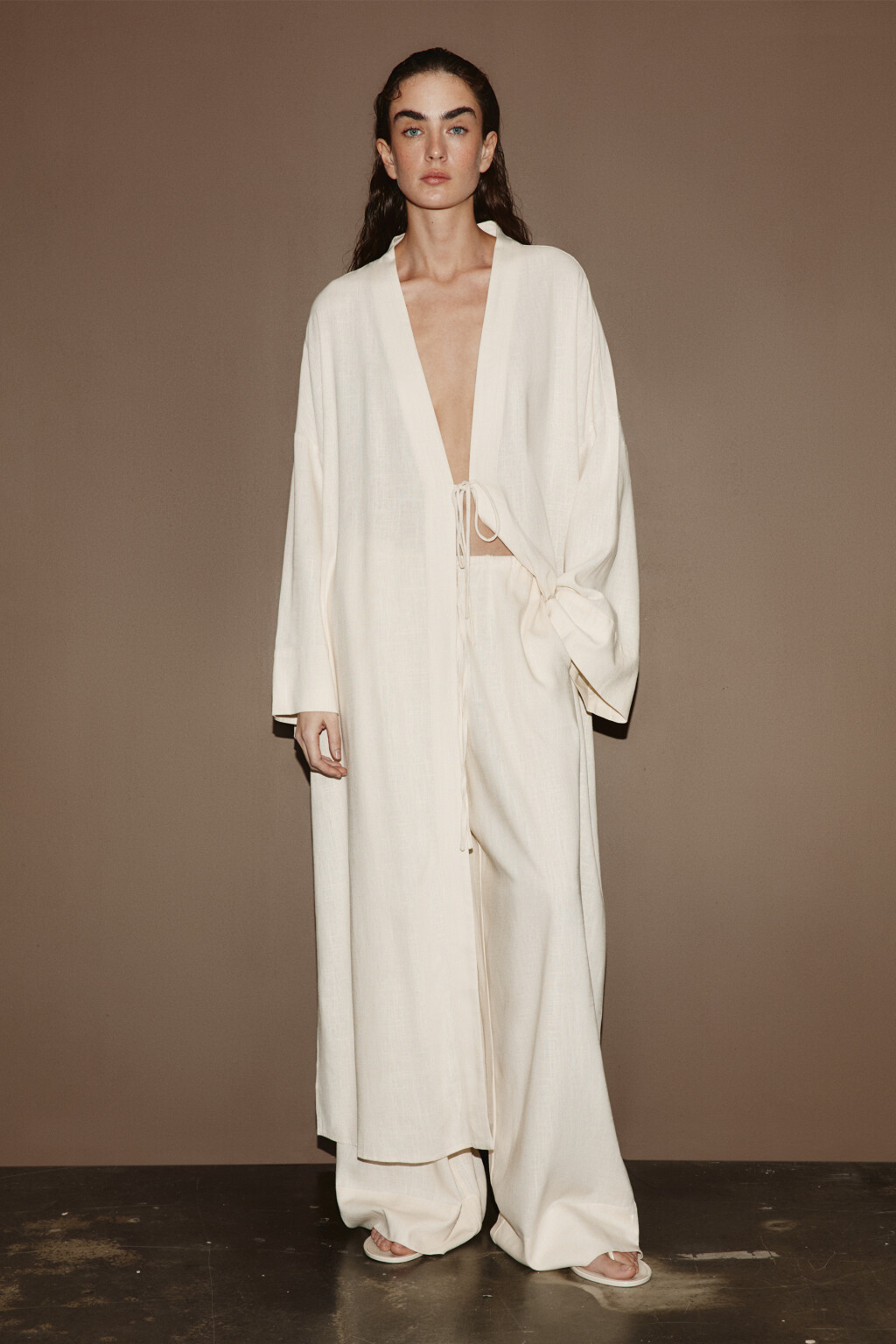 Брюки широкие вискозные на завязках со льном - цвет молочный - 4