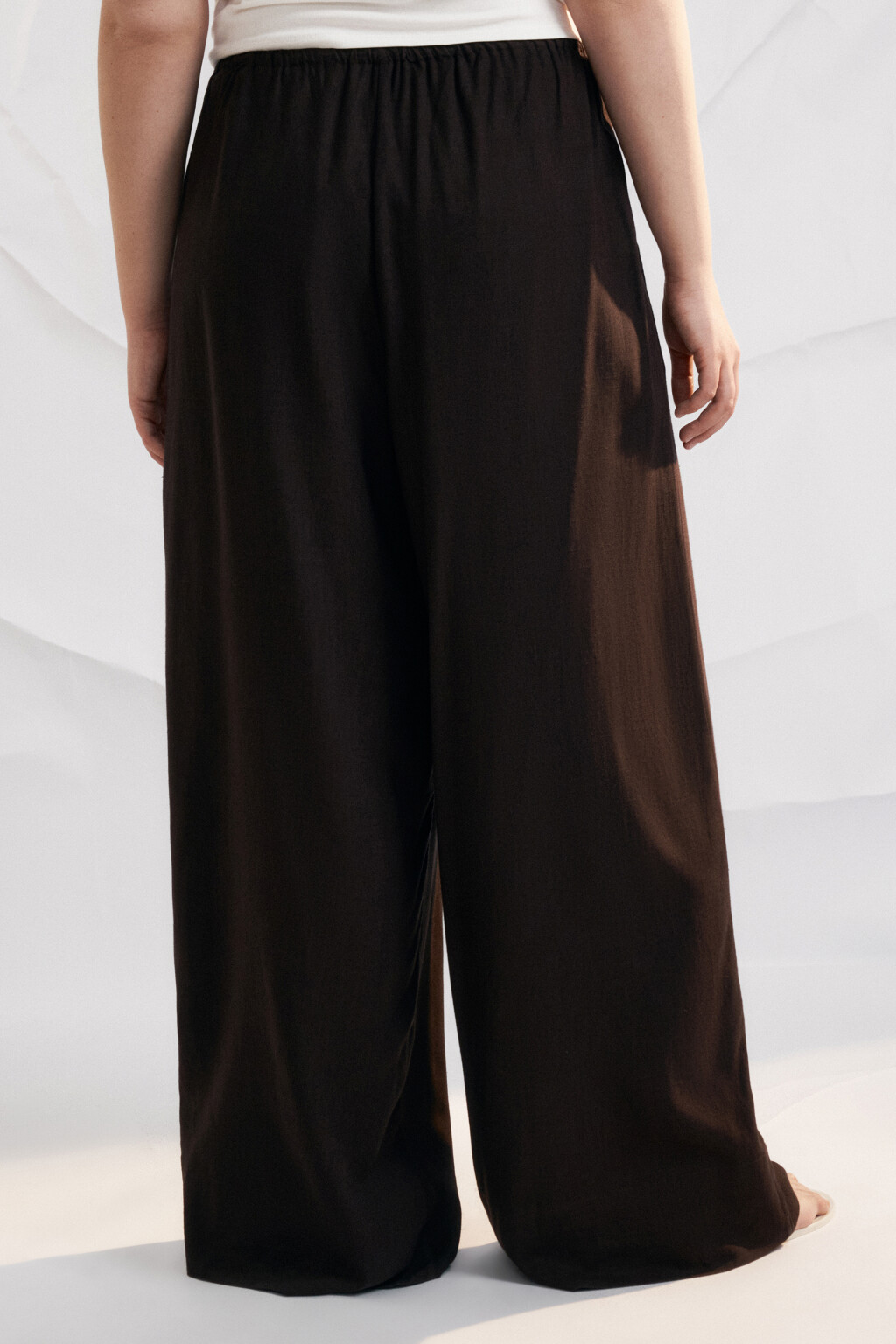 Брюки широкие вискозные на завязках со льном больших размеров - цвет коричневый - 3