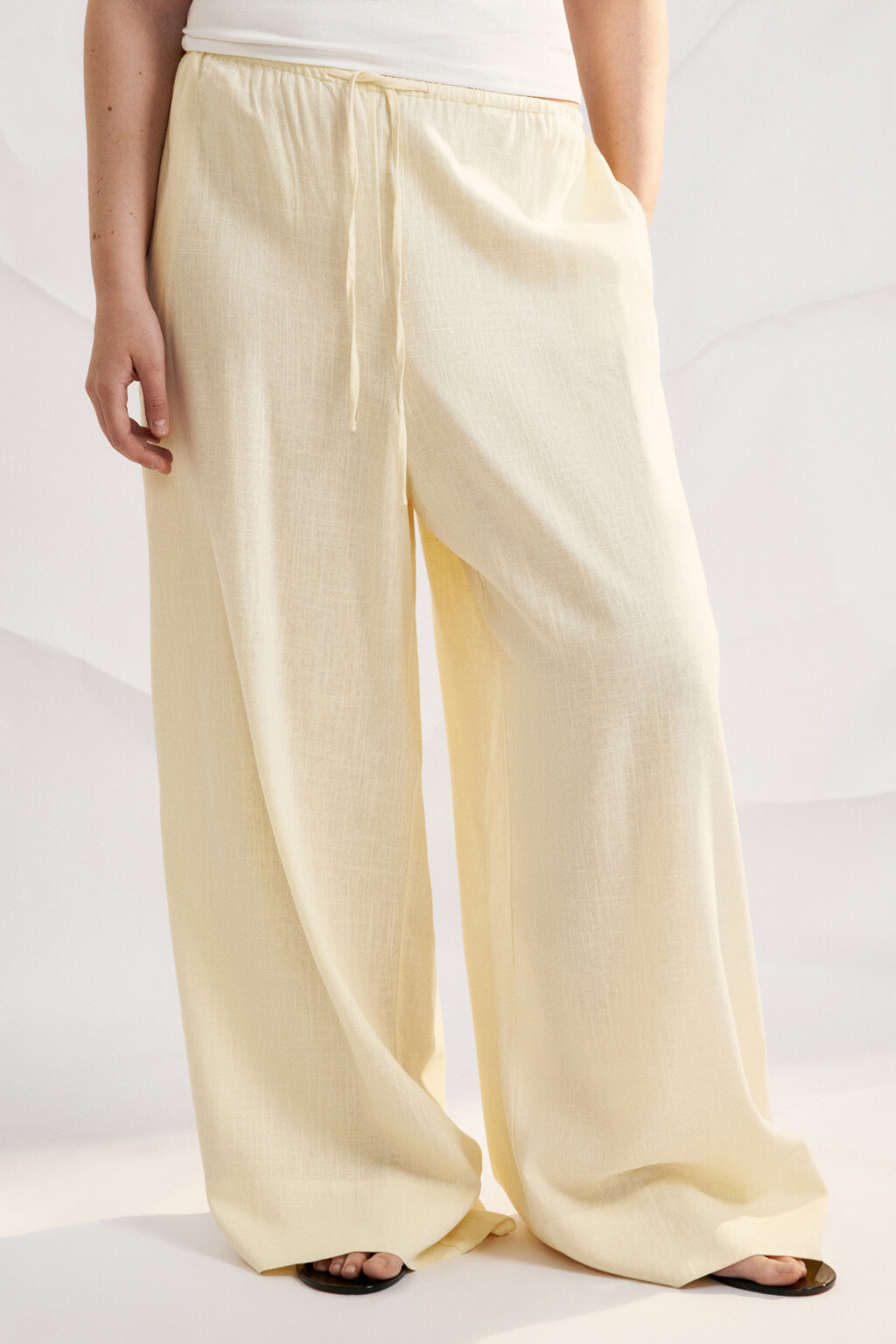 Брюки широкие вискозные на завязках со льном больших размеров - цвет ванильный - 2