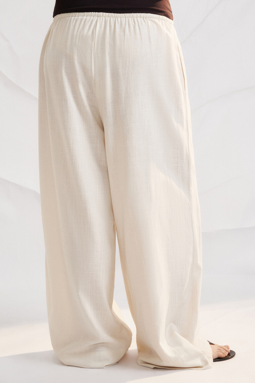 Брюки широкие вискозные на завязках со льном больших размеров - цвет молочный - 3