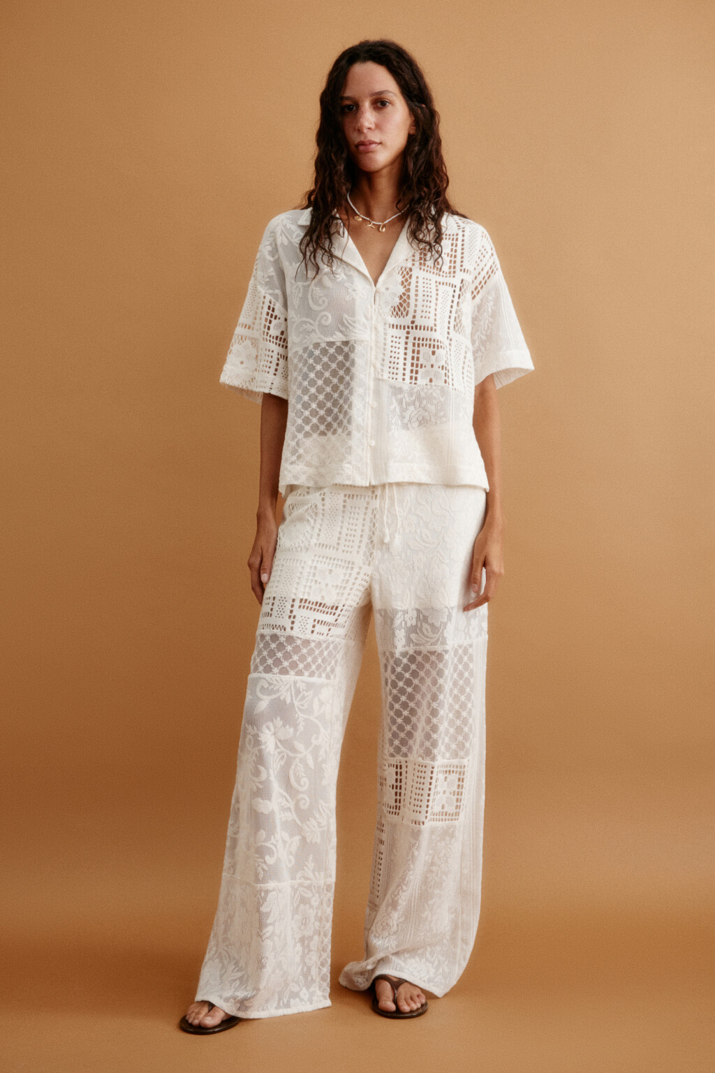 Брюки пэчворк широкие ажурные на завязках - цвет молочный - 4