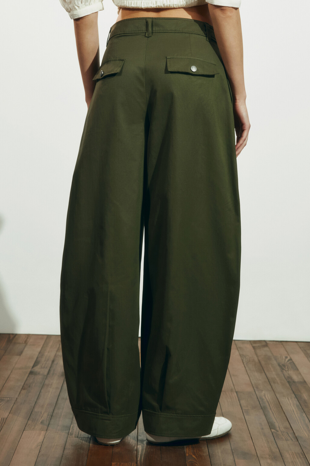 Брюки barrel fit со средней посадкой укороченные - цвет зеленый - 3