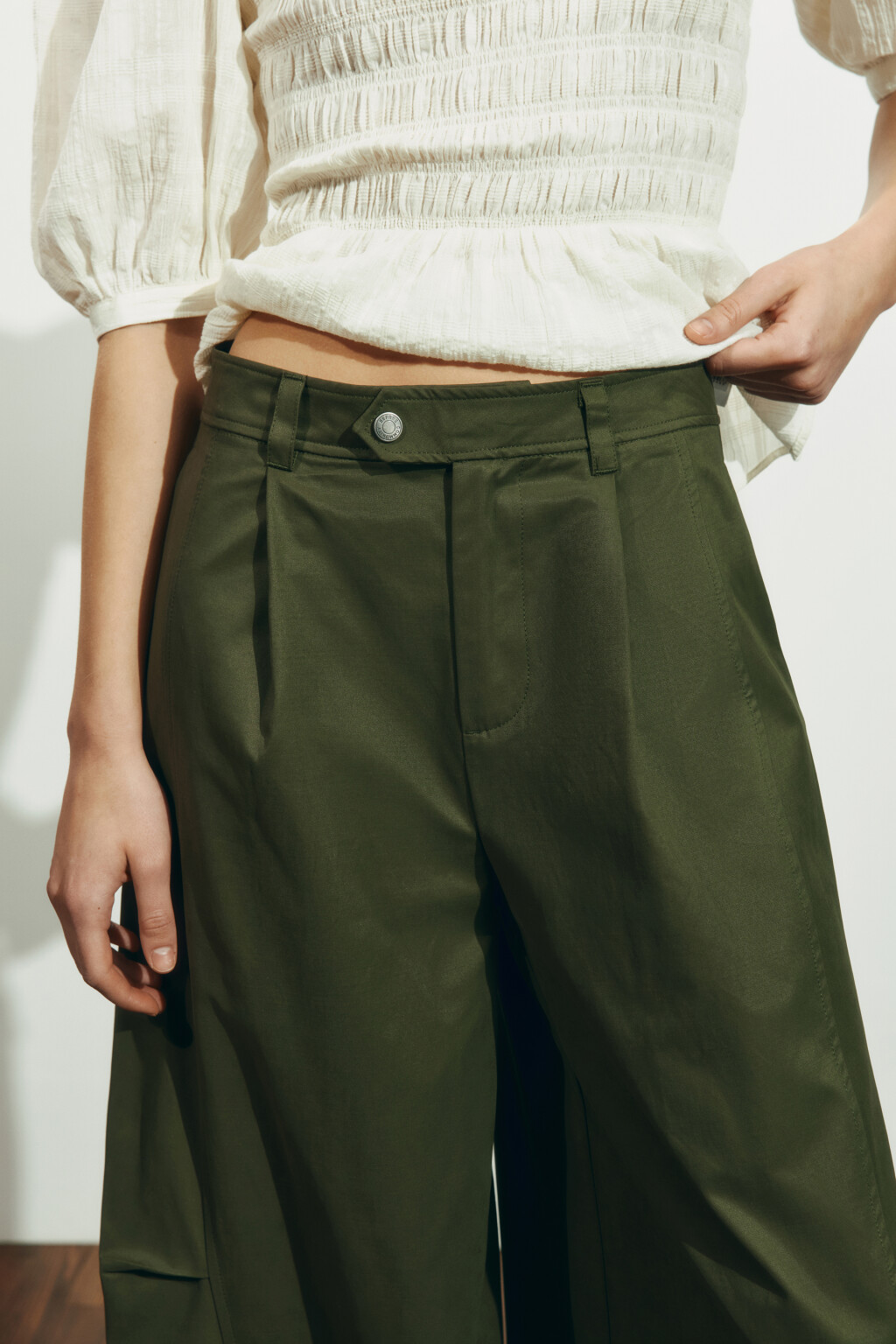 Брюки barrel fit со средней посадкой укороченные - цвет зеленый - 5