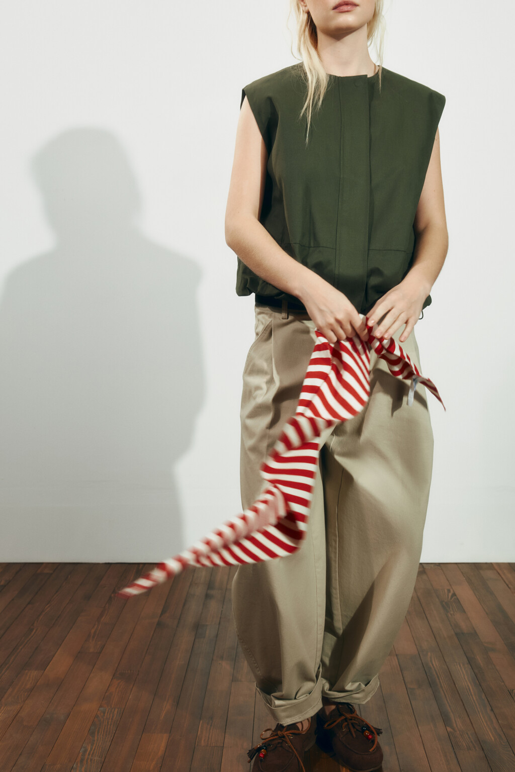 Брюки barrel fit костюмные со средней посадкой - цвет молочный - 3