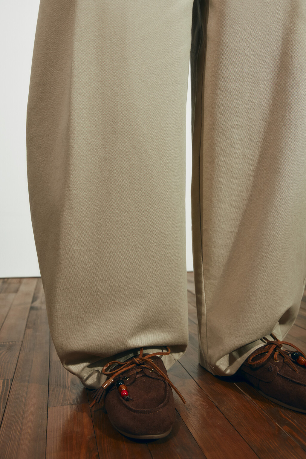 Брюки barrel fit костюмные со средней посадкой - цвет молочный - 8