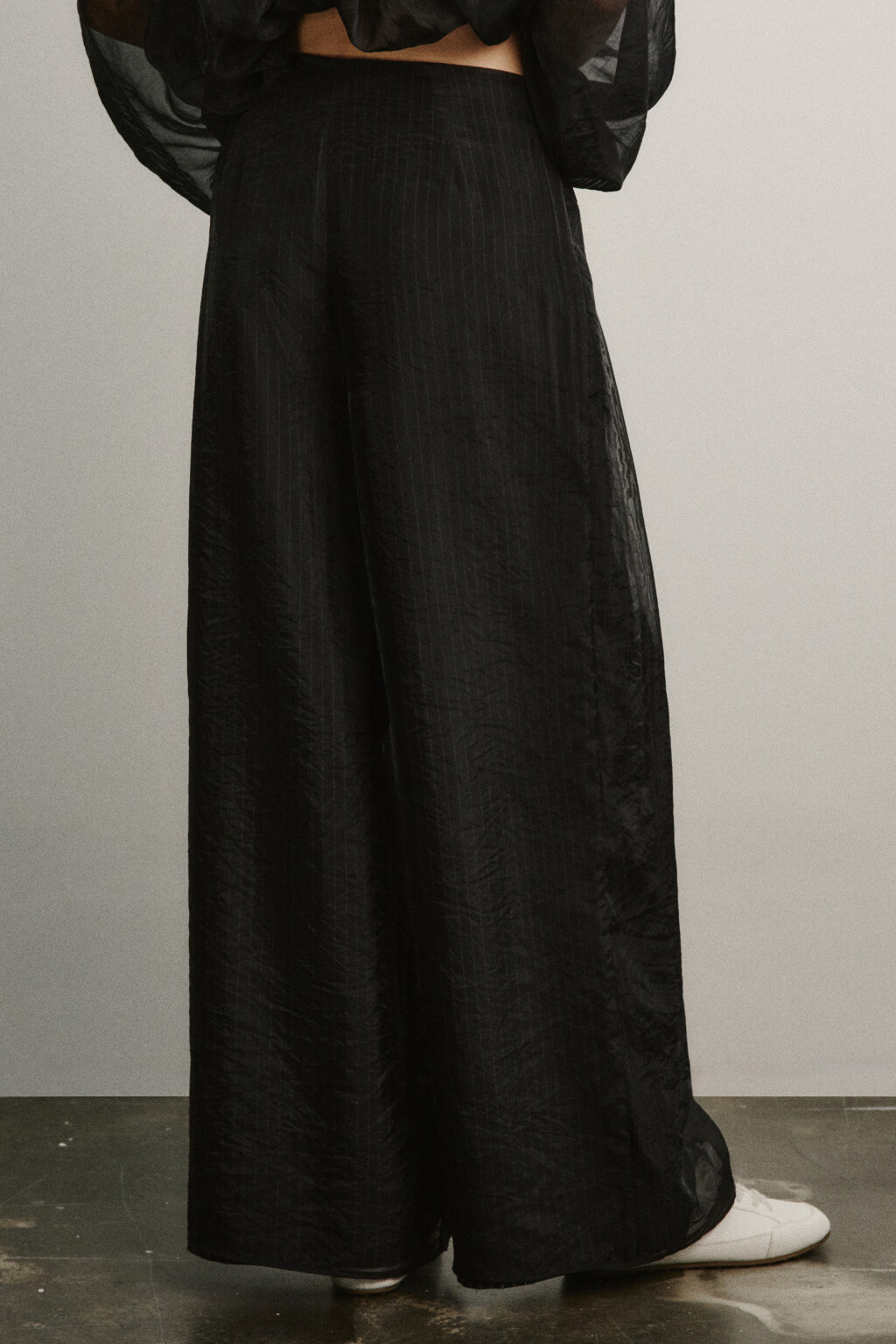 Брюки широкие с высоком посадкой и полупрозрачным вторым слоем - цвет черный - 3