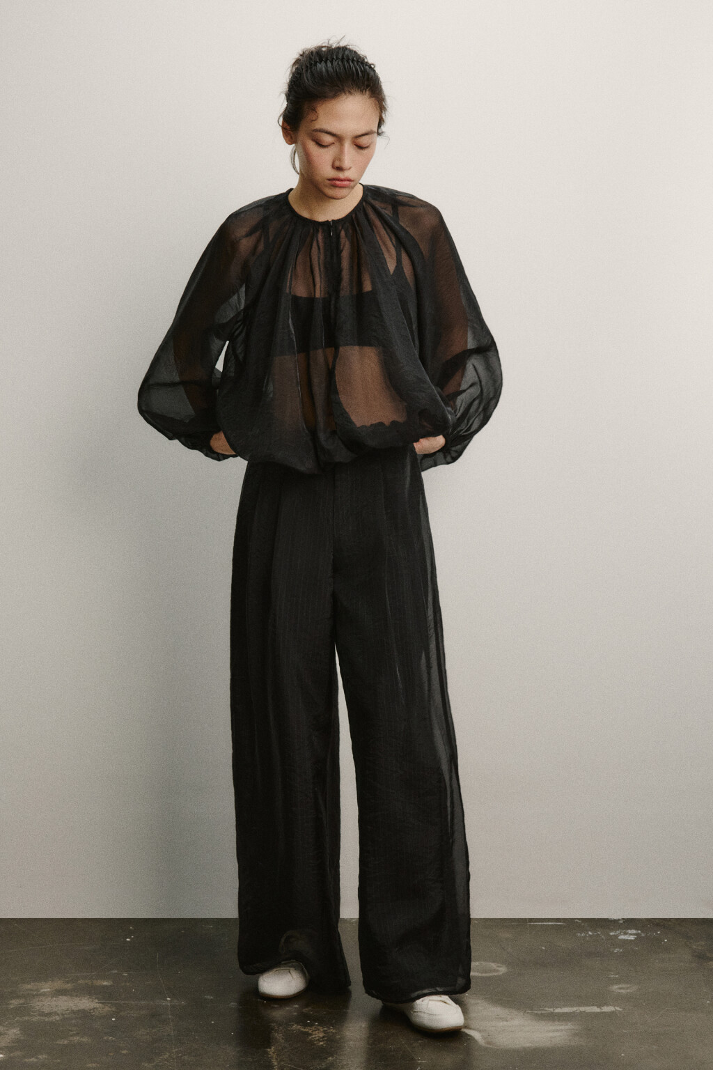 Брюки широкие с высоком посадкой и полупрозрачным вторым слоем - цвет черный - 4