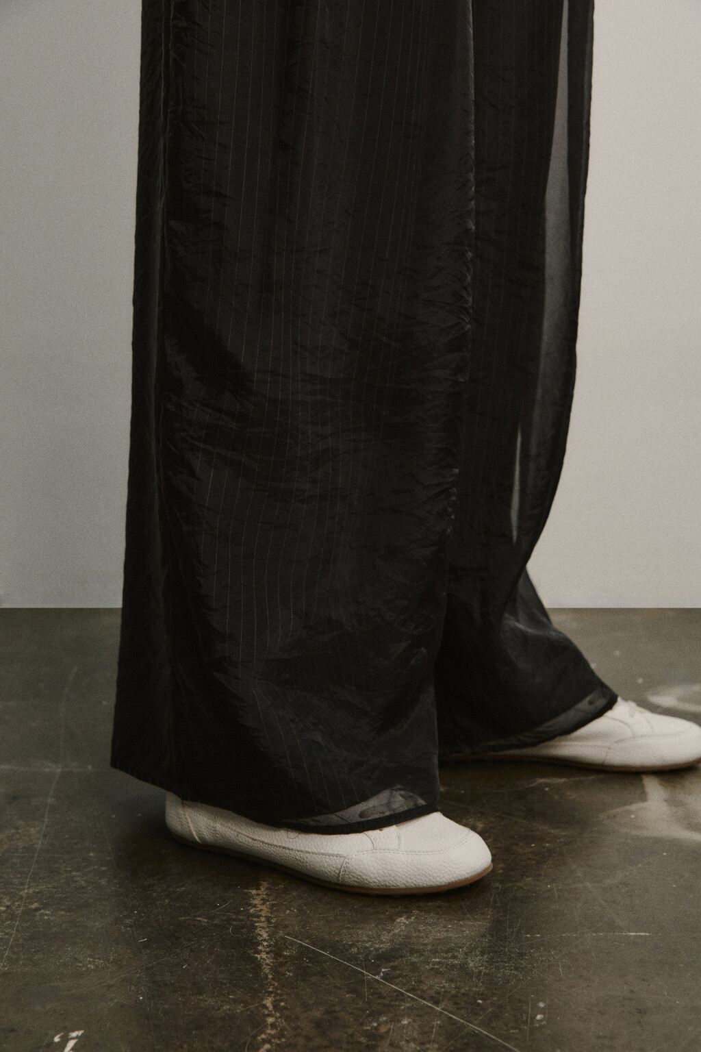 Брюки широкие с высоком посадкой и полупрозрачным вторым слоем - цвет черный - 6