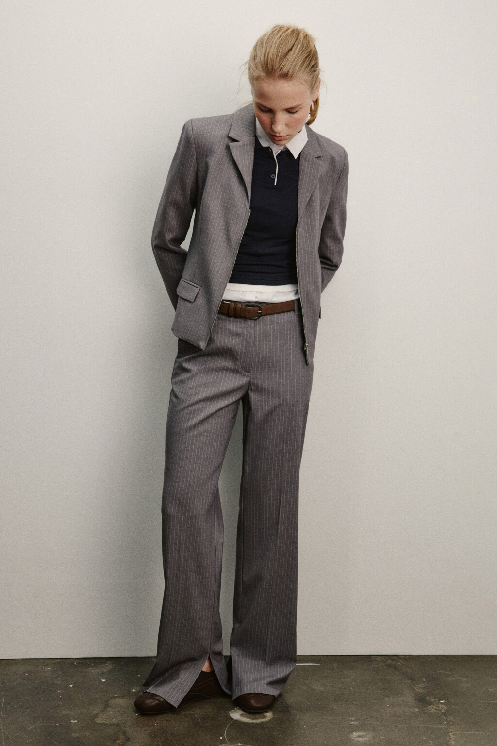 Брюки straight fit костюмные со средней посадкой - цвет серый - 1