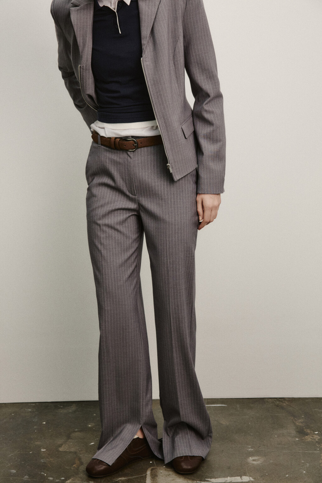 Брюки straight fit костюмные со средней посадкой - цвет серый - 2
