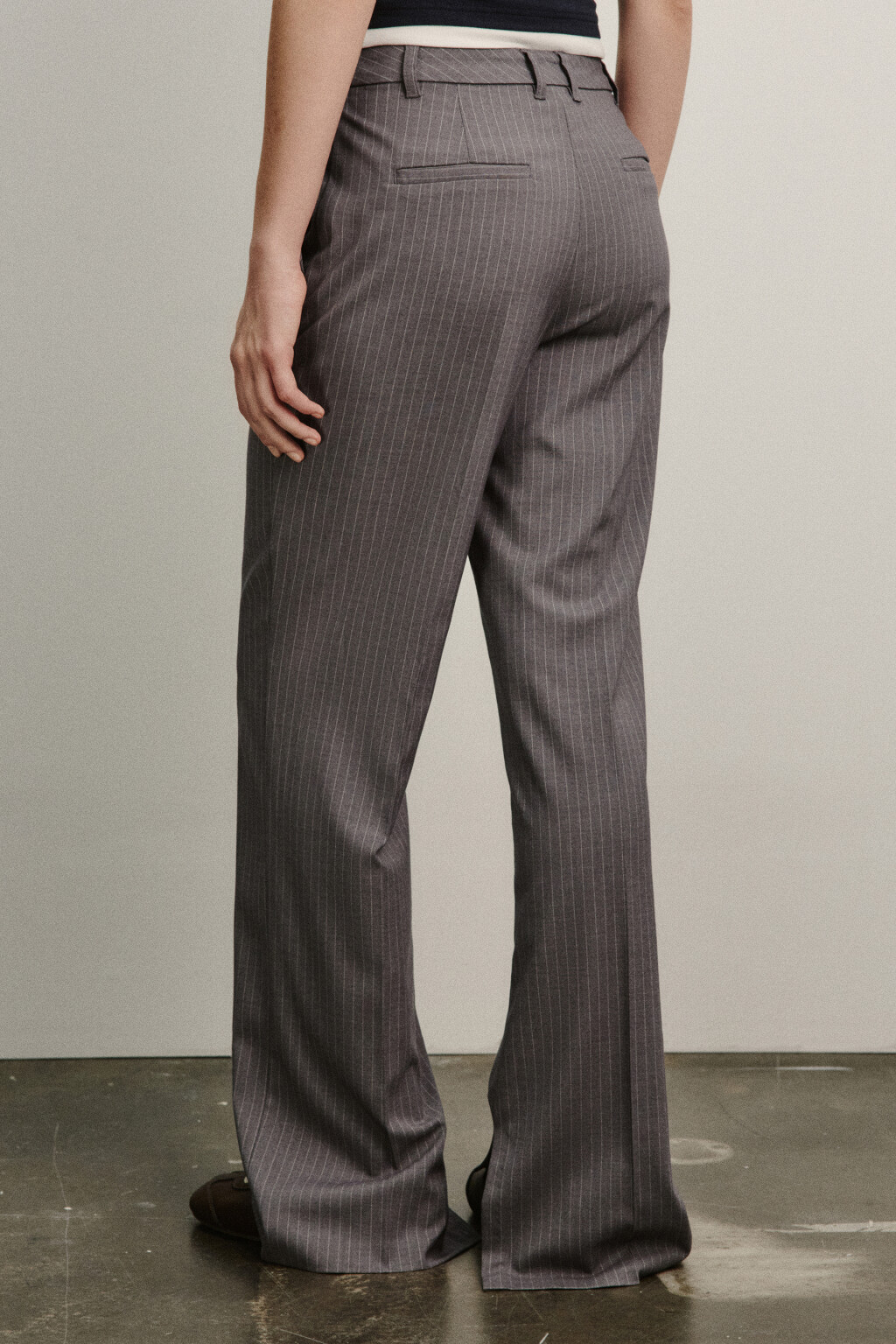 Брюки straight fit костюмные со средней посадкой - цвет серый - 4