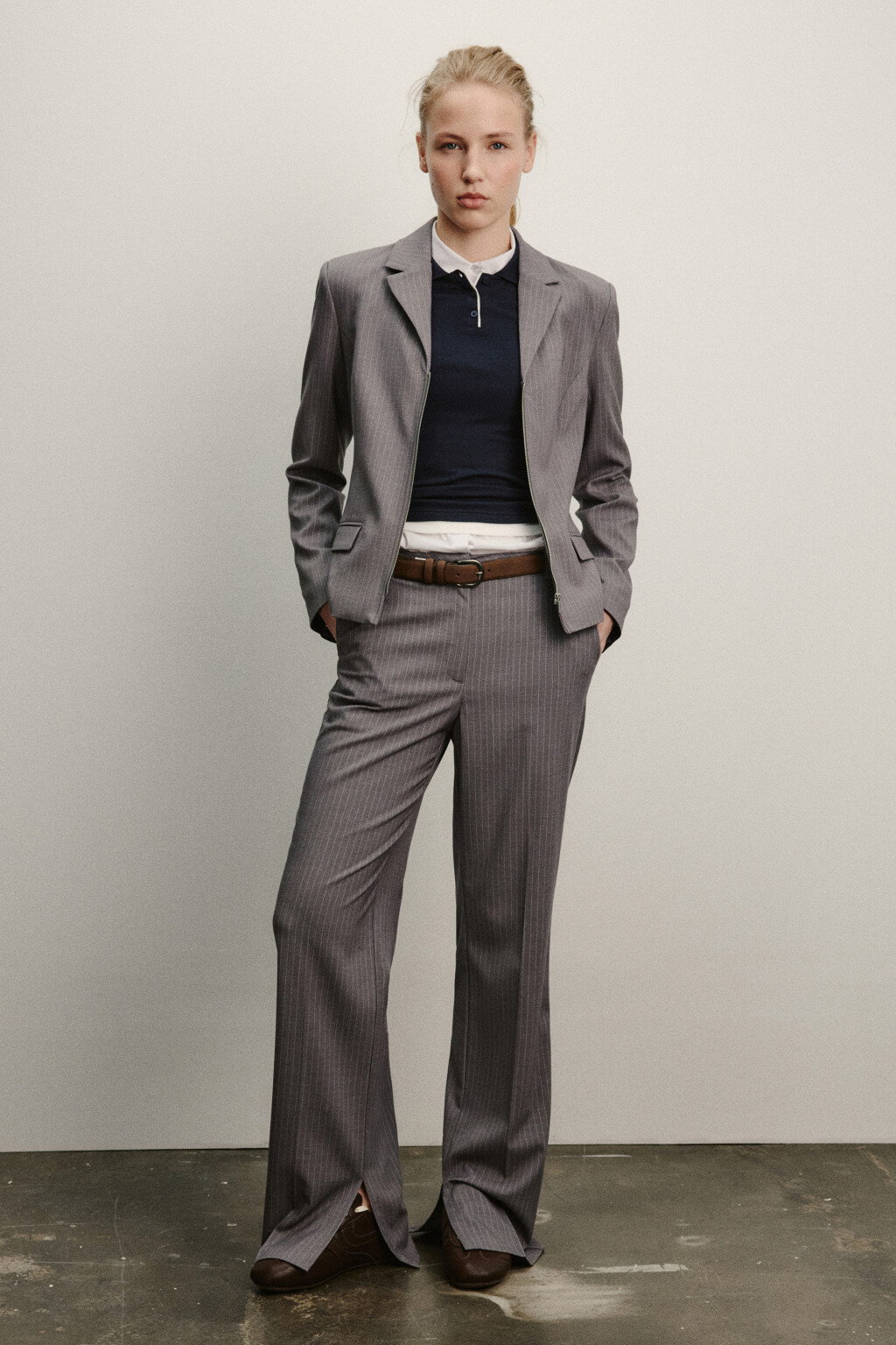 Брюки straight fit костюмные со средней посадкой - цвет серый - 5