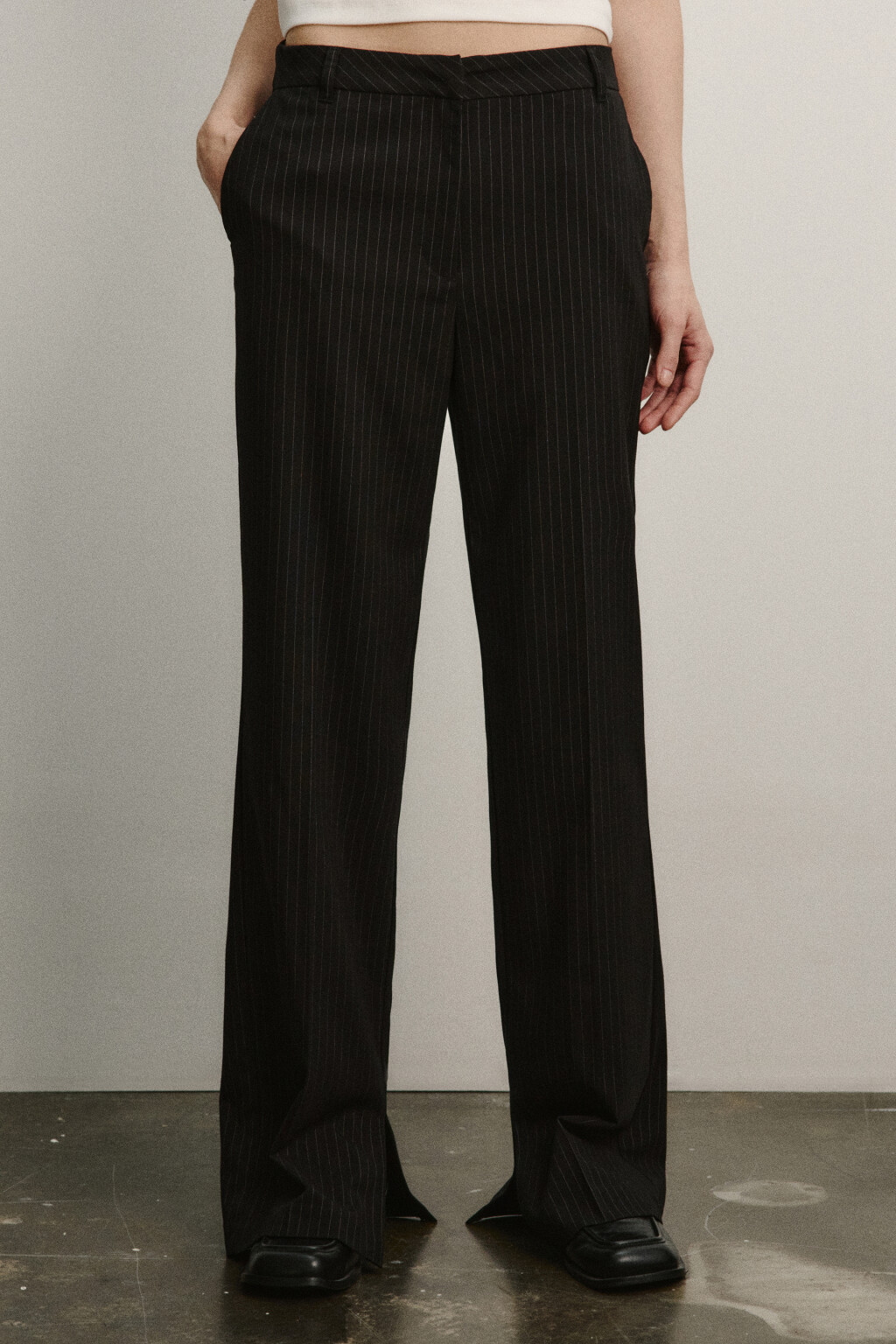 Брюки straight fit костюмные со средней посадкой - цвет черный - 3