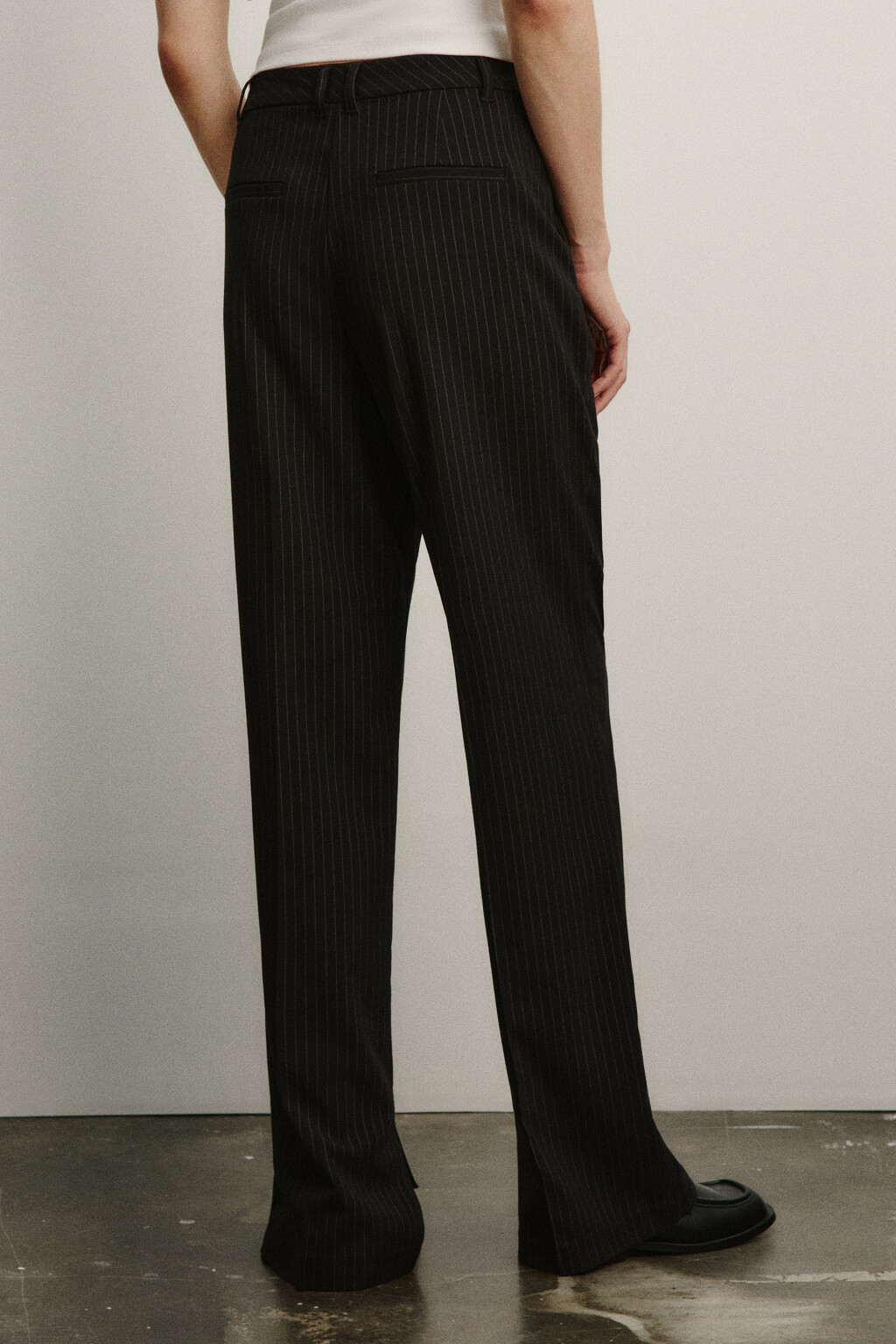 Брюки straight fit костюмные со средней посадкой - цвет черный - 4