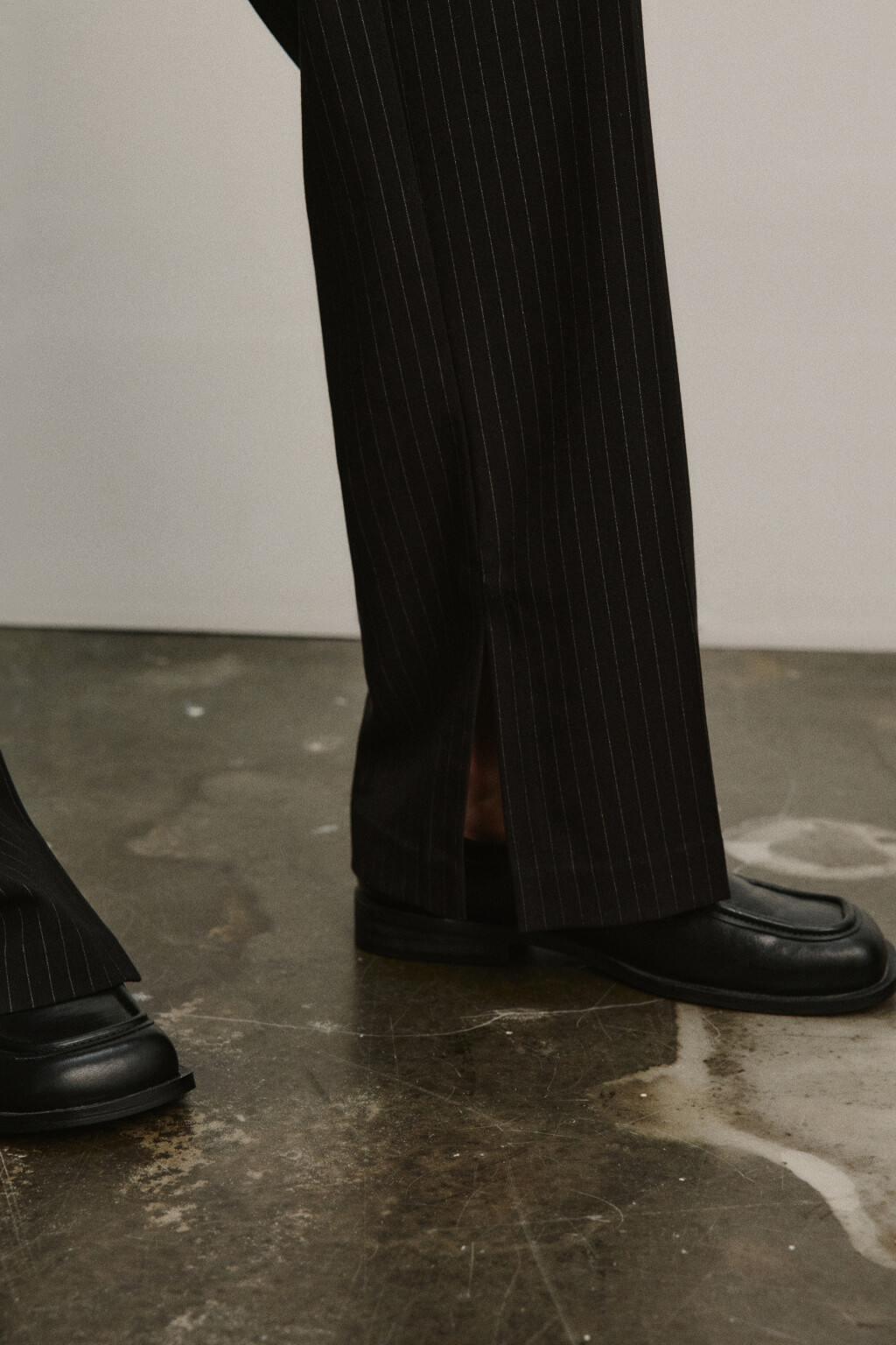 Брюки straight fit костюмные со средней посадкой - цвет черный - 8