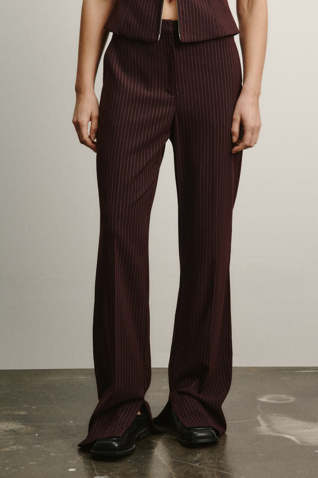 Брюки straight fit костюмные со средней посадкой - цвет бордовый - 2