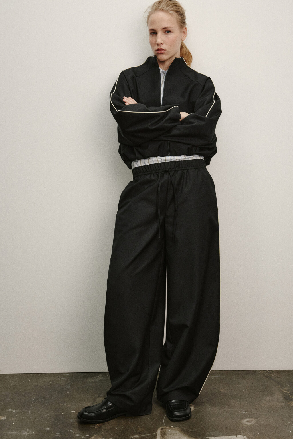 Брюки barrel fit на завязках с лампасами - цвет черный - 1