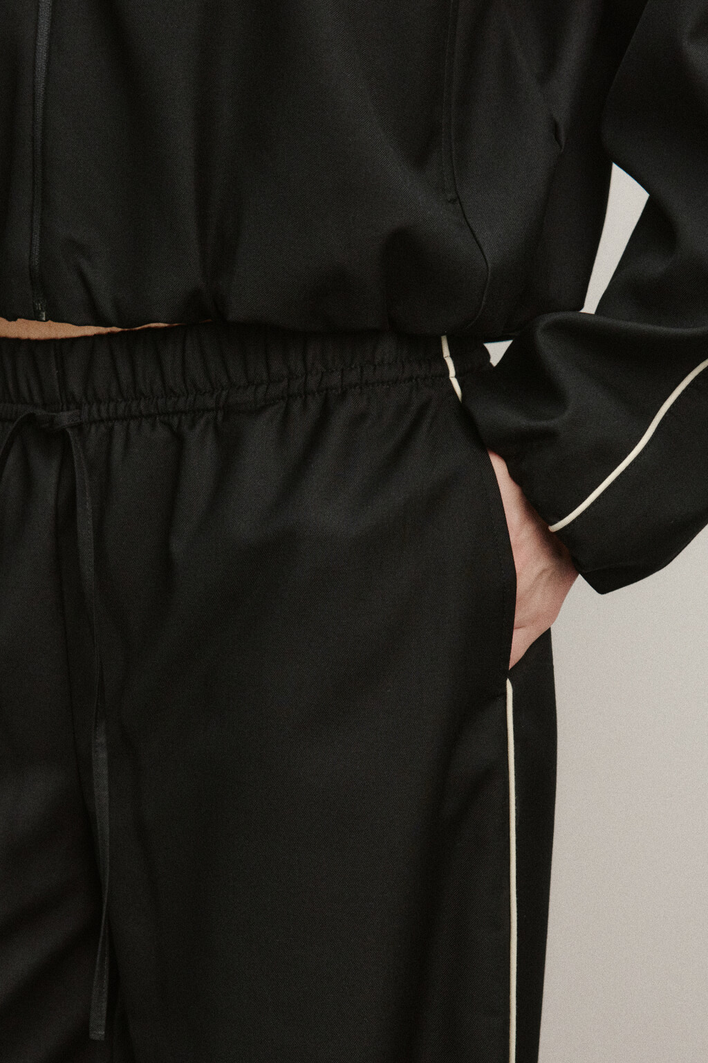 Брюки barrel fit на завязках с лампасами - цвет черный - 6