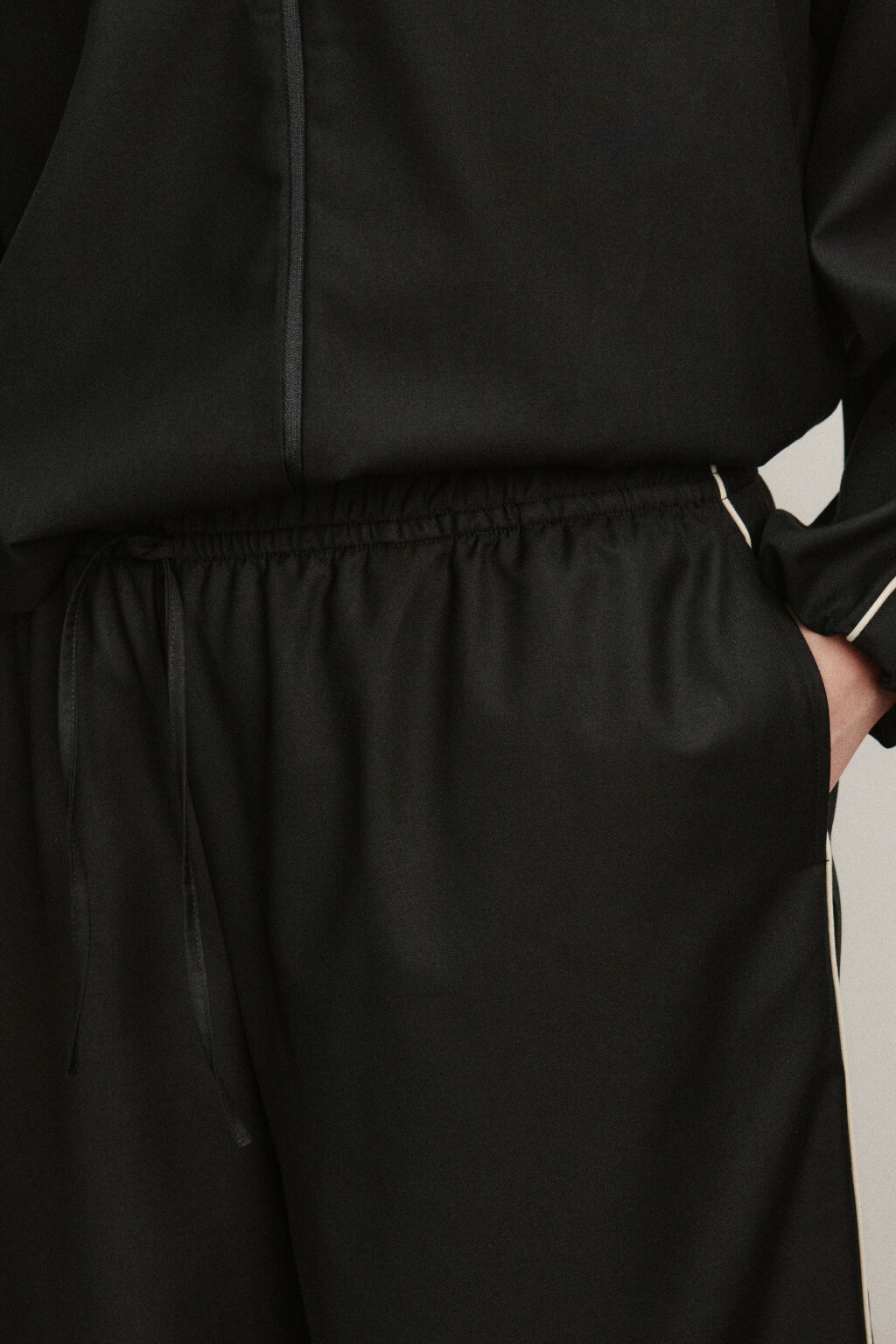 Брюки barrel fit на завязках с лампасами - цвет черный - 5